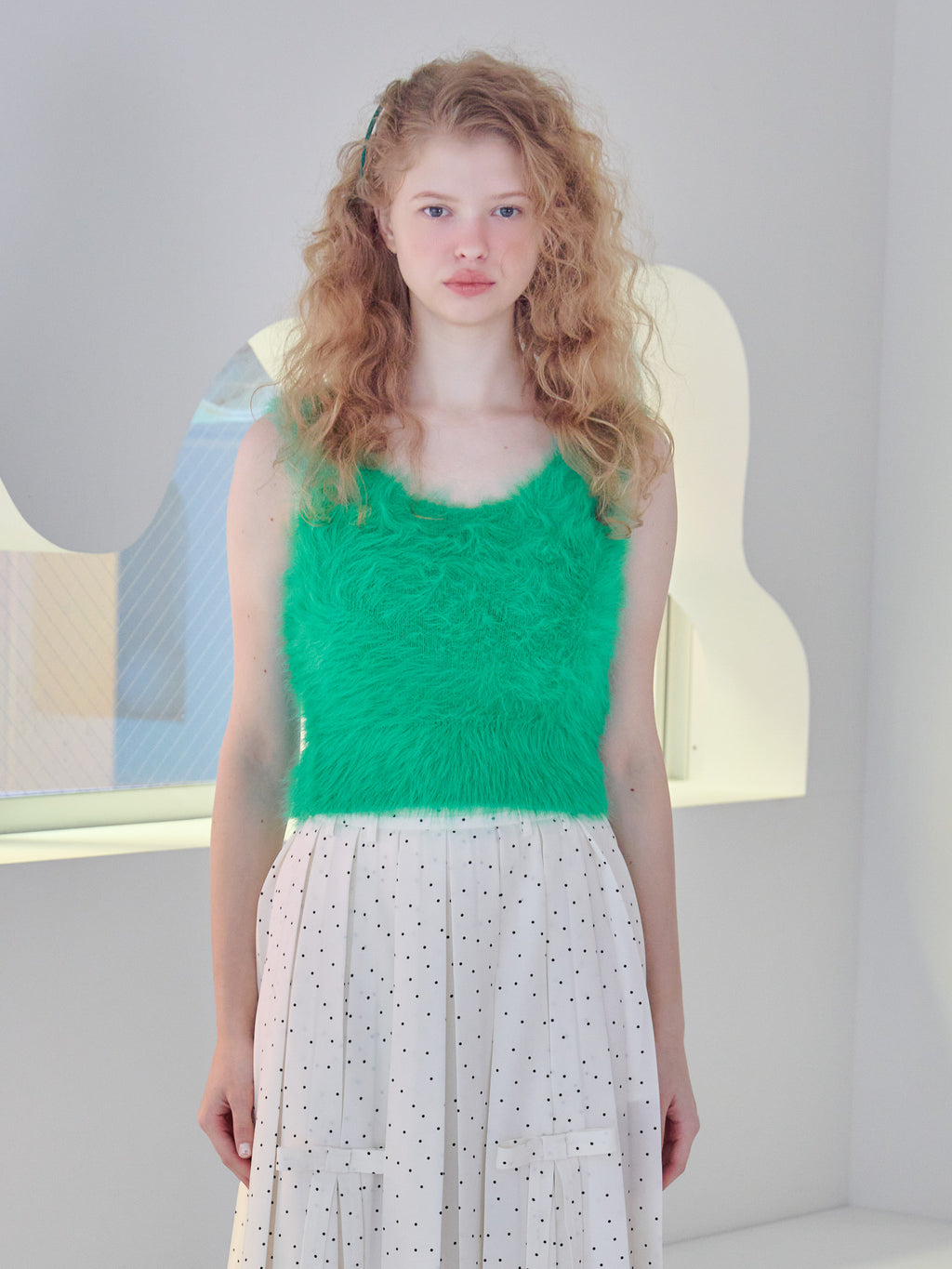 Back open shaggy knit tank top グリーン size:M model:173cm Olesia