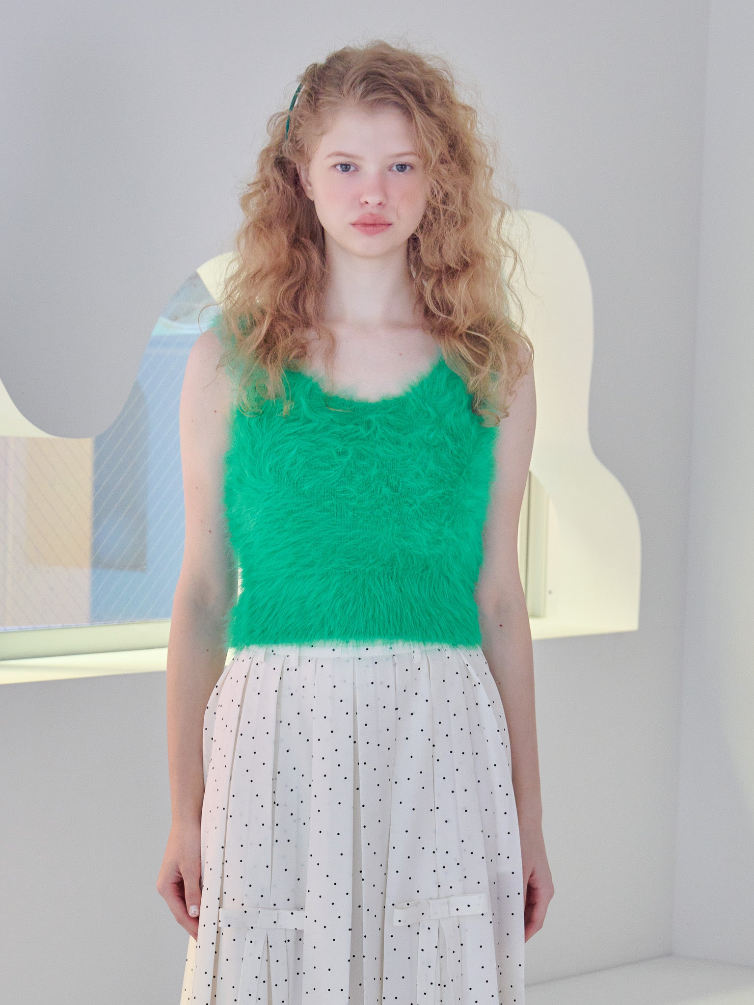 Back open shaggy knit tank top グリーン size:M model:173cm Olesia