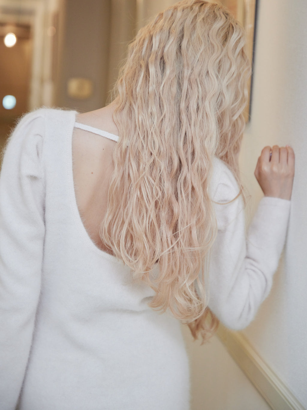 Back open shaggy knit mini dress ホワイト size:M model:163cm MINAMI