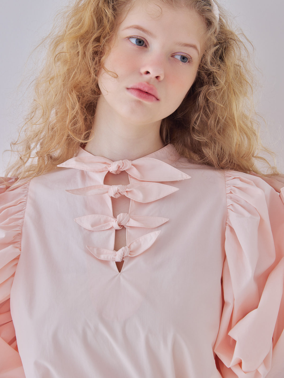 Many ribbon volume sleeve blouse ピンク size:M model:173cm Olesia