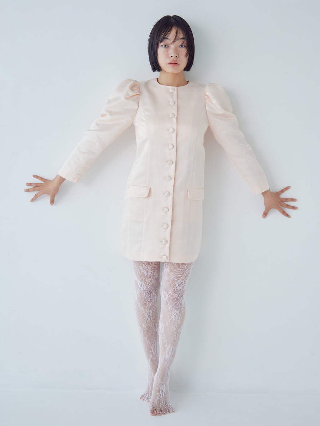 Volume sleeve mini dress ピンクベージュ size:M model:161cm 富樫かなえ