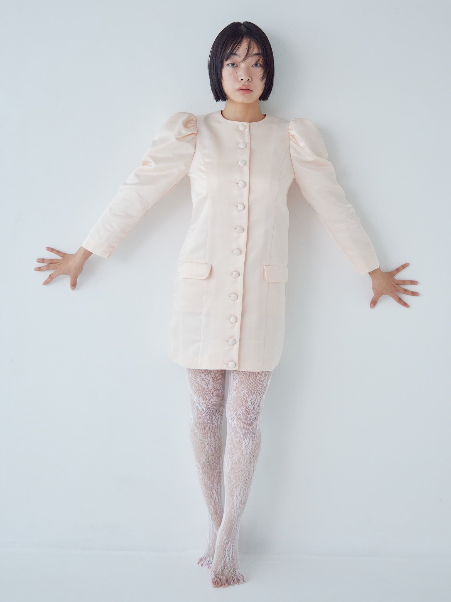 Volume sleeve mini dress ピンクベージュ size:M model:161cm 富樫かなえ