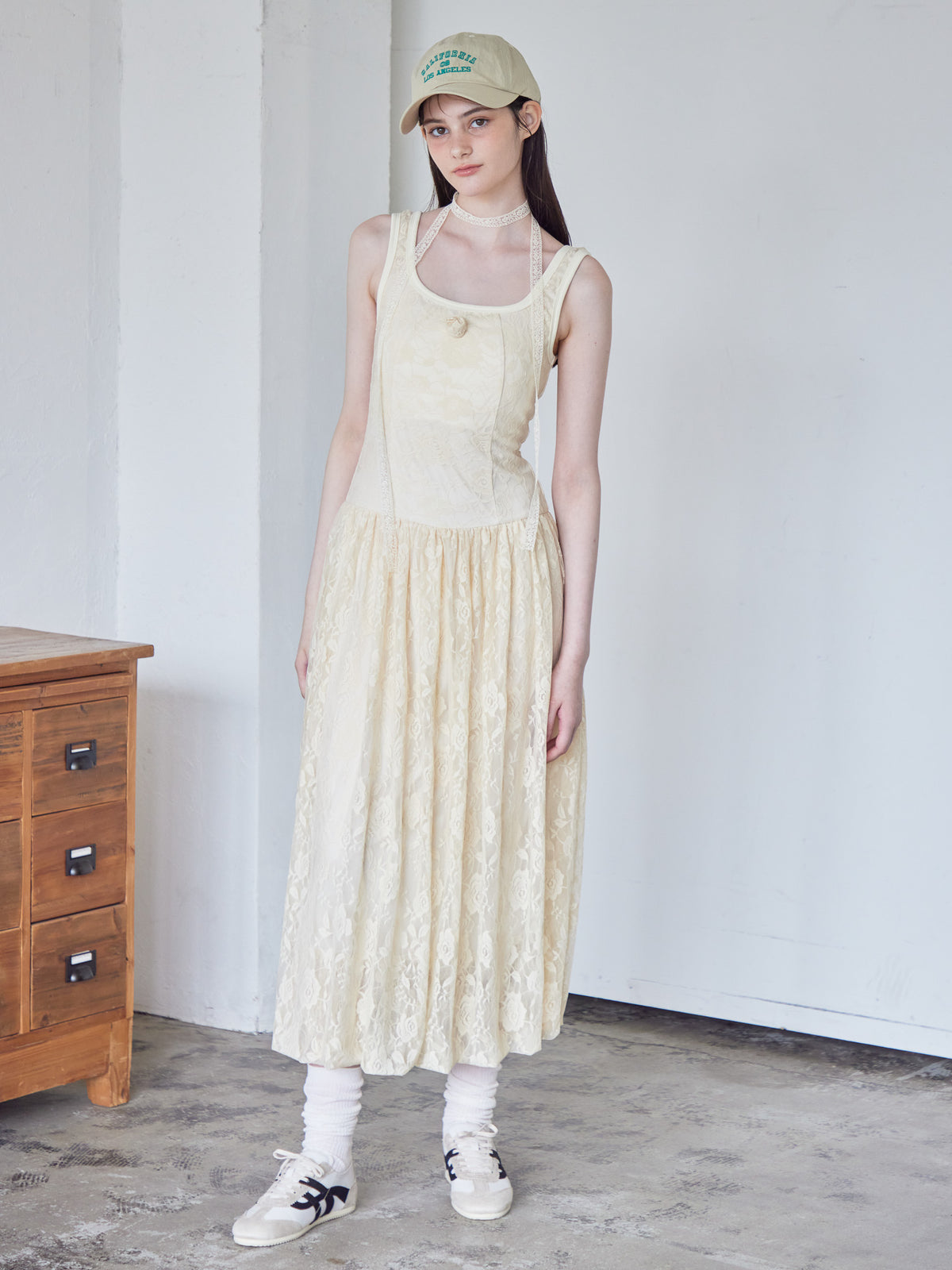 Low switching rose lace dress