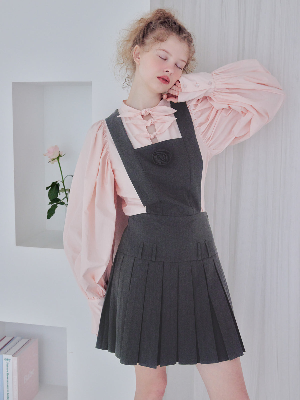 Rose pleated apron dress グレー size:M model:173cm Olesia
