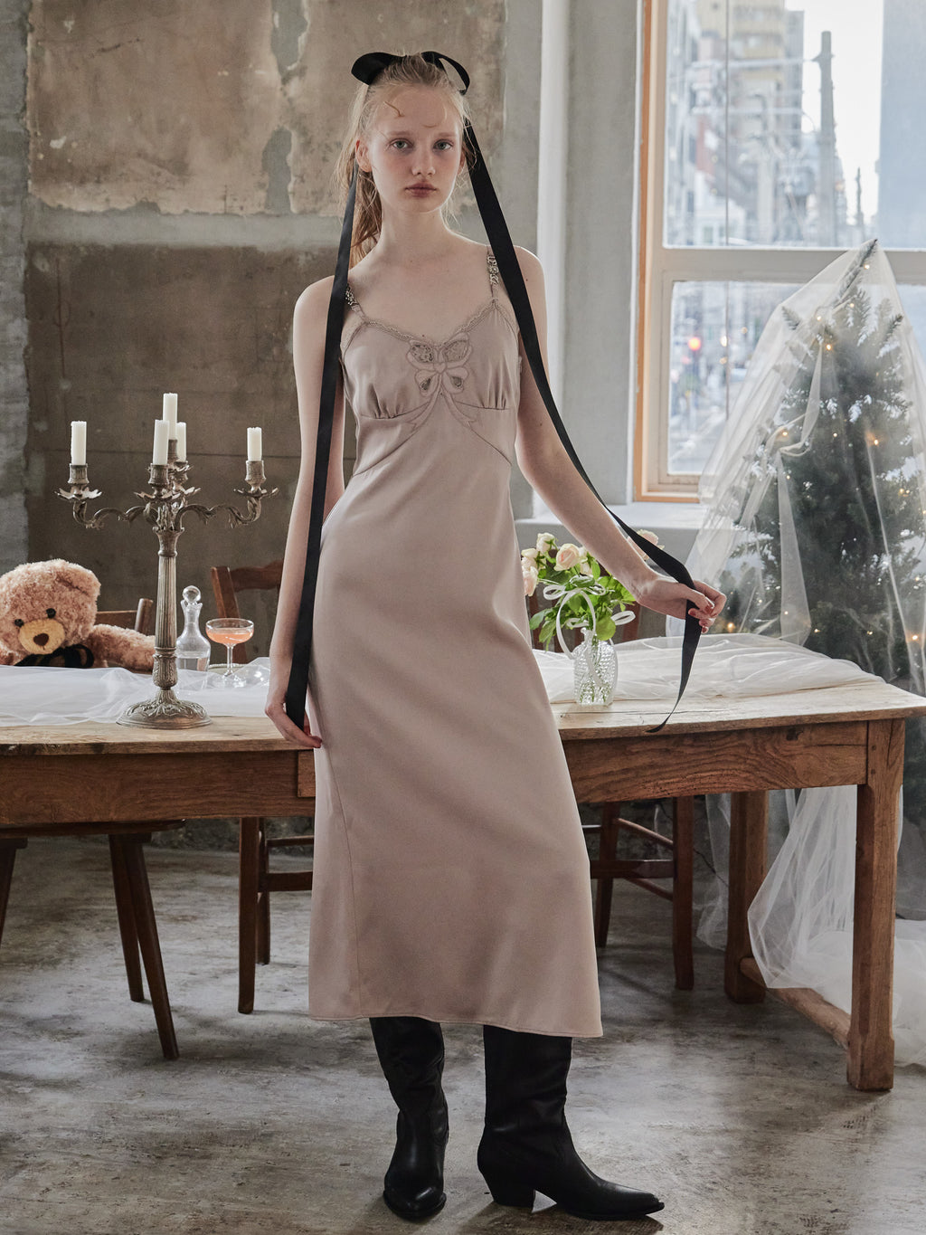 Ribbon embroidered satin cami dress ピンクベージュ size:M model:173cm DASHA.G