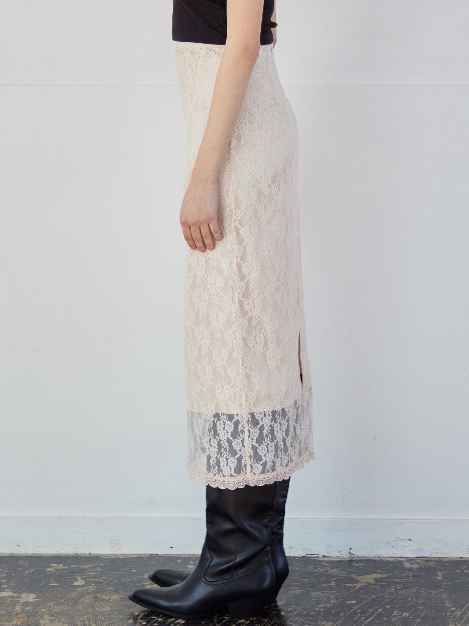 Ribbon embroidered lace tight skirt ピンク