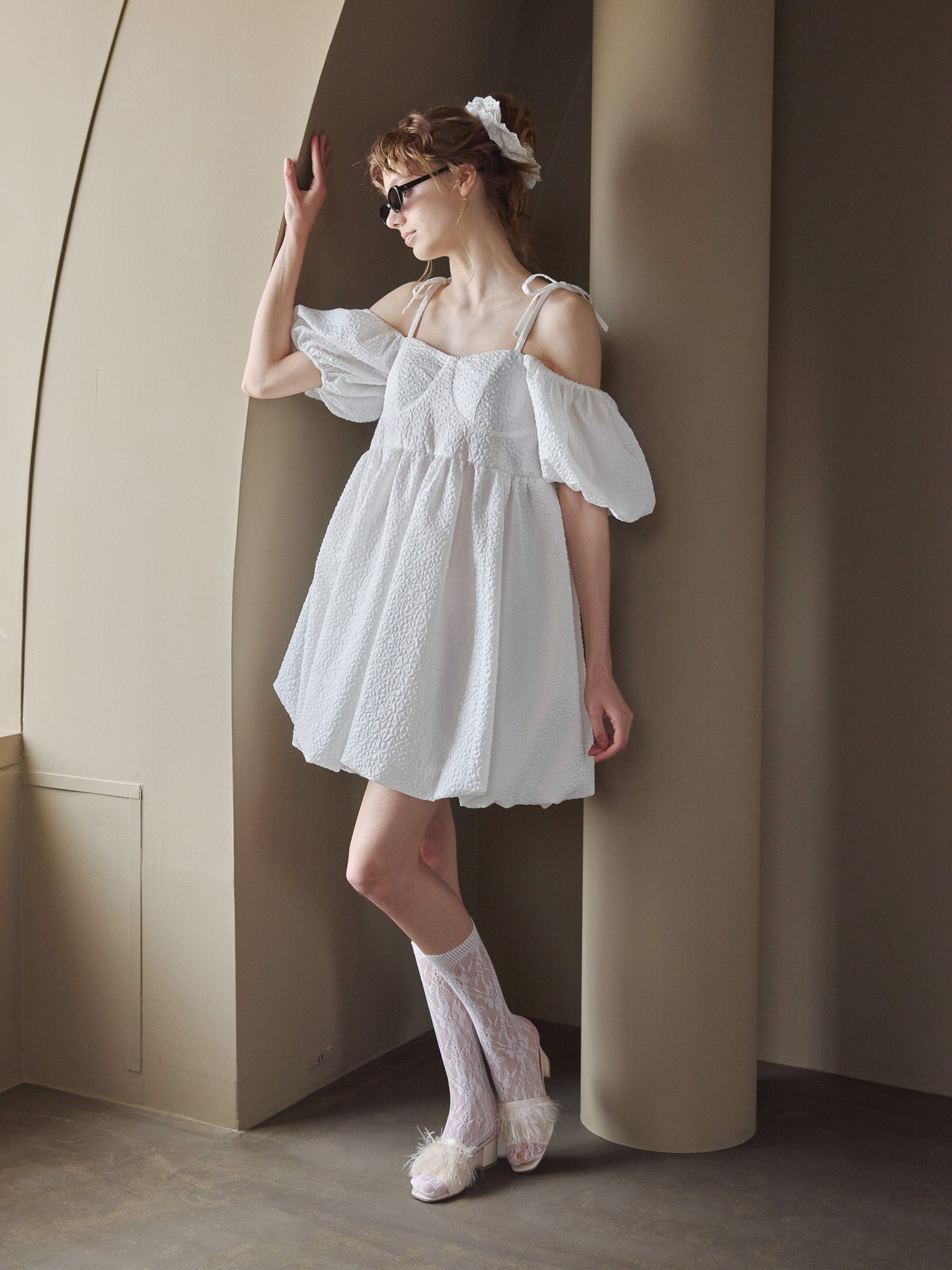 Back ribbon embossed volume mini dress ホワイト size:M model:175cm MARTA
