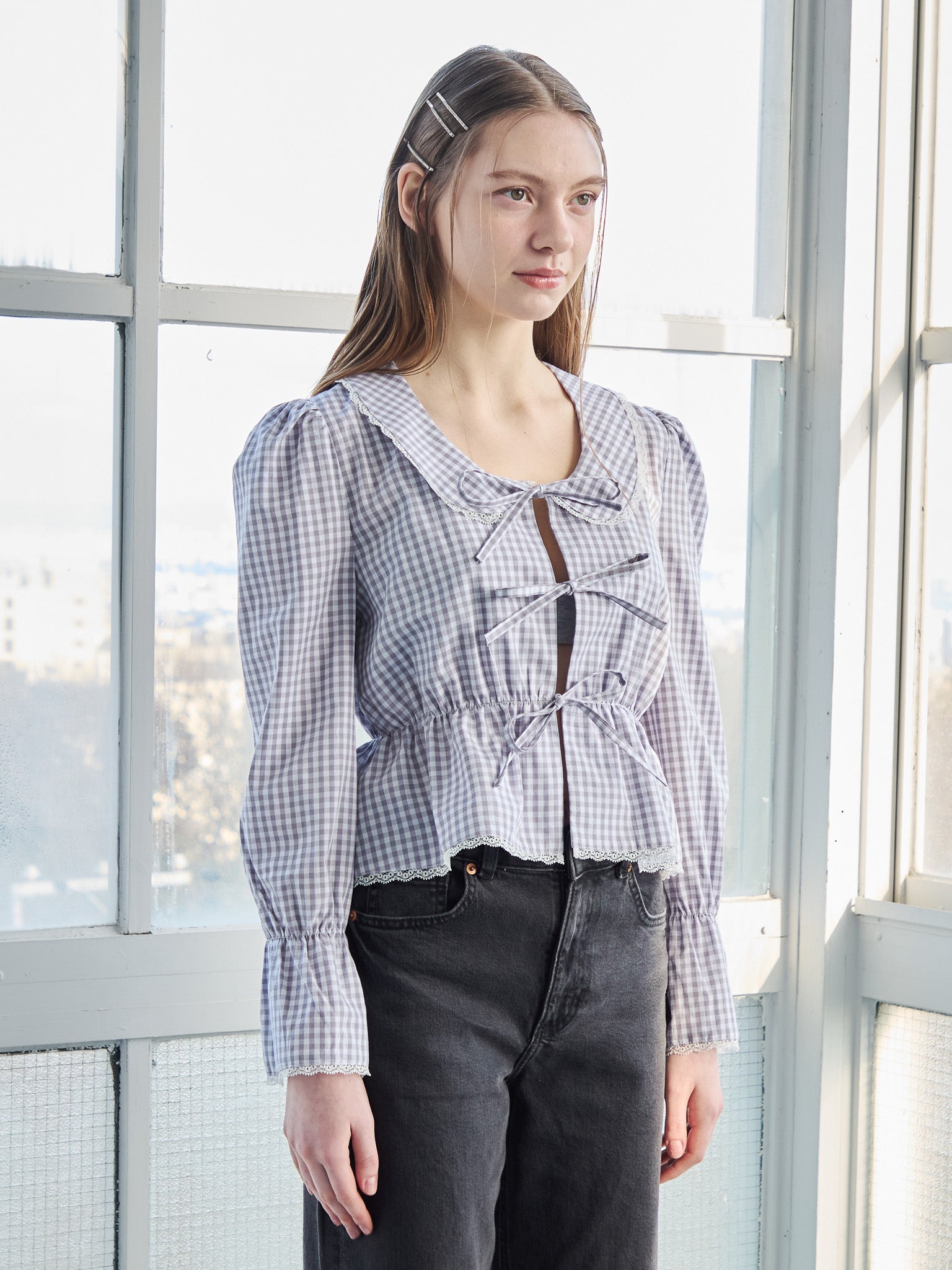 Front ribbon blouse グレー size:M model:171cm ANIUTA