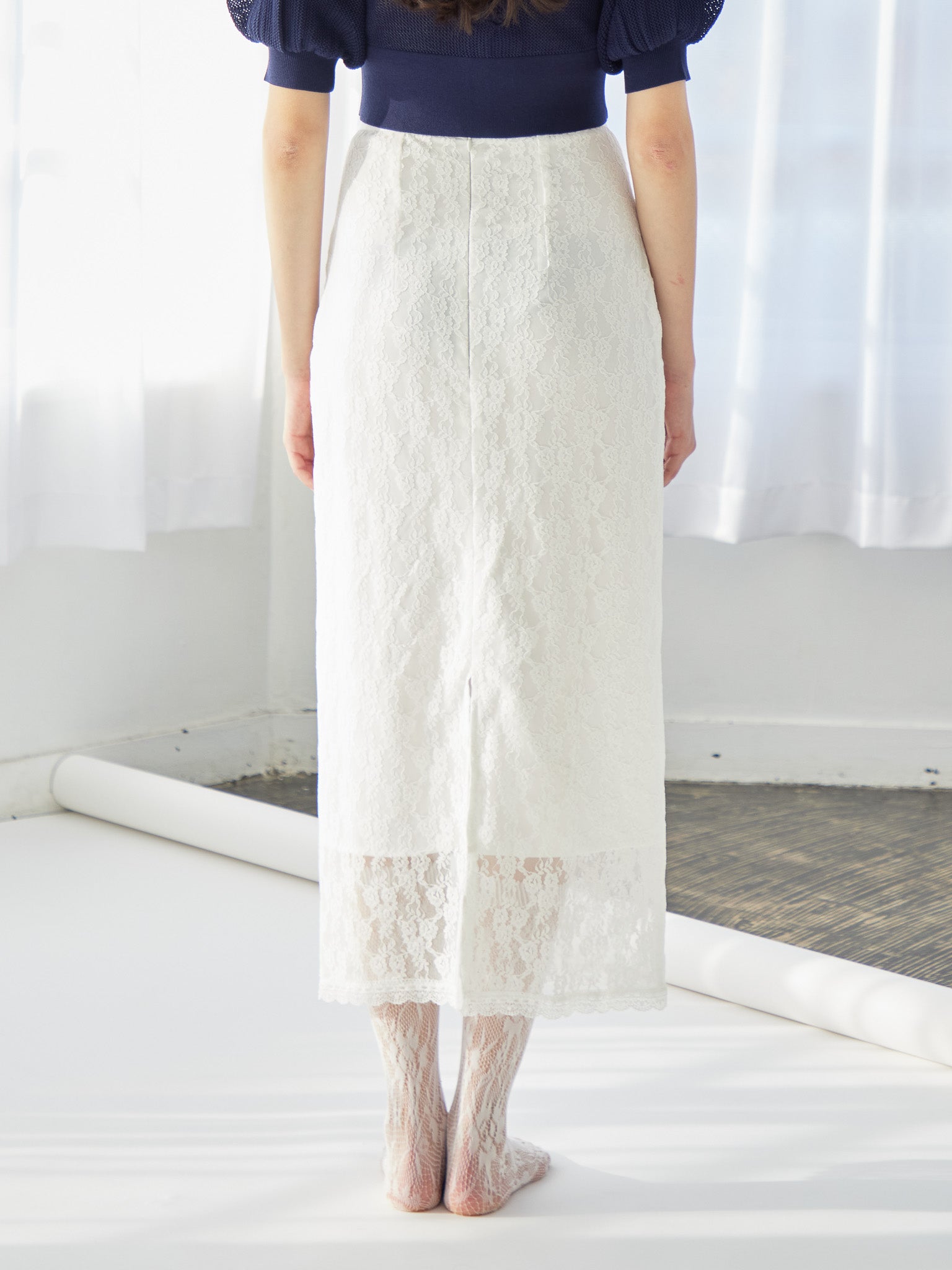 Ribbon embroidered lace tight skirt ホワイト