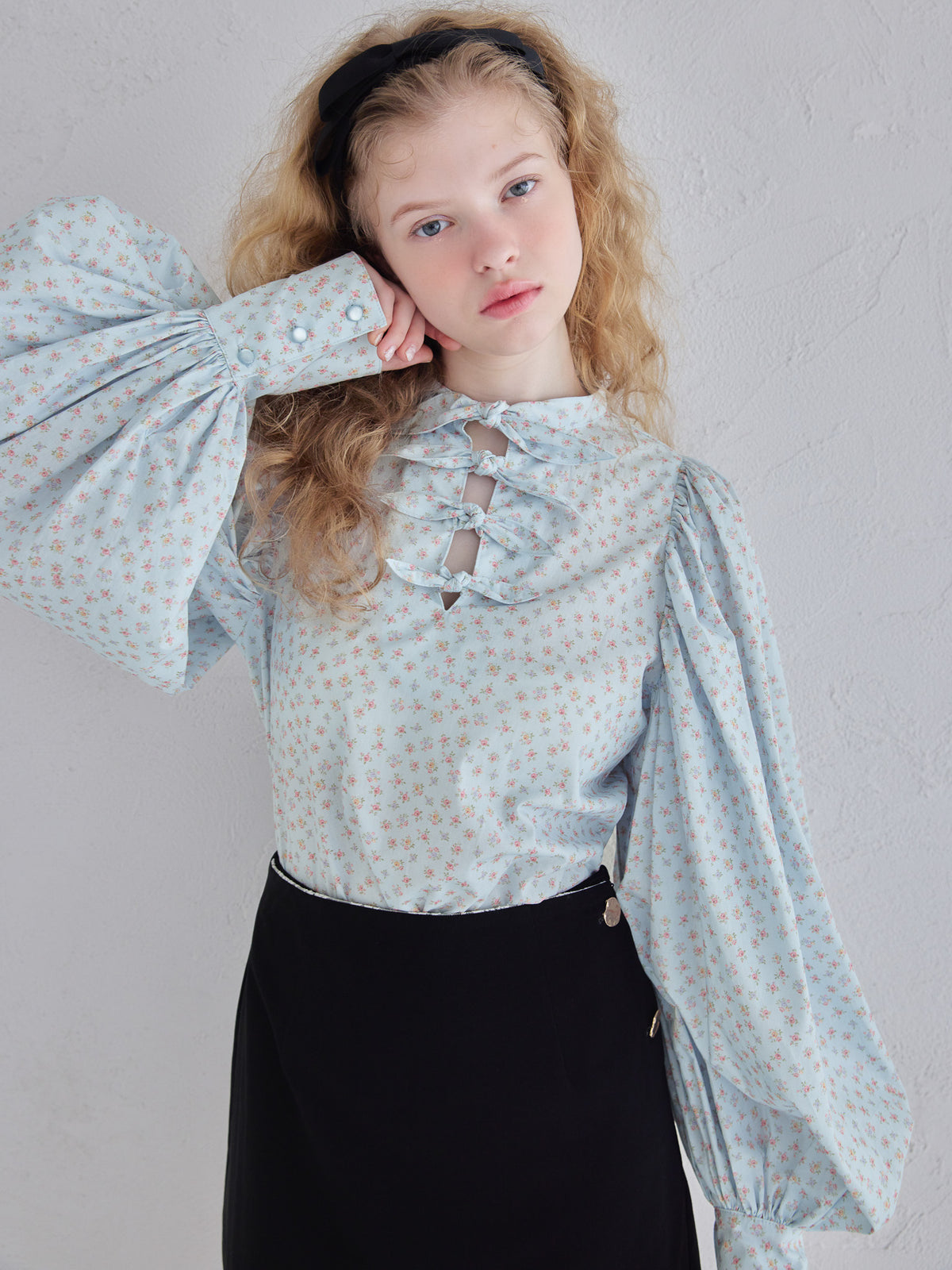 Many ribbon volume sleeve blouse ブルー size:M model:173cm Olesia