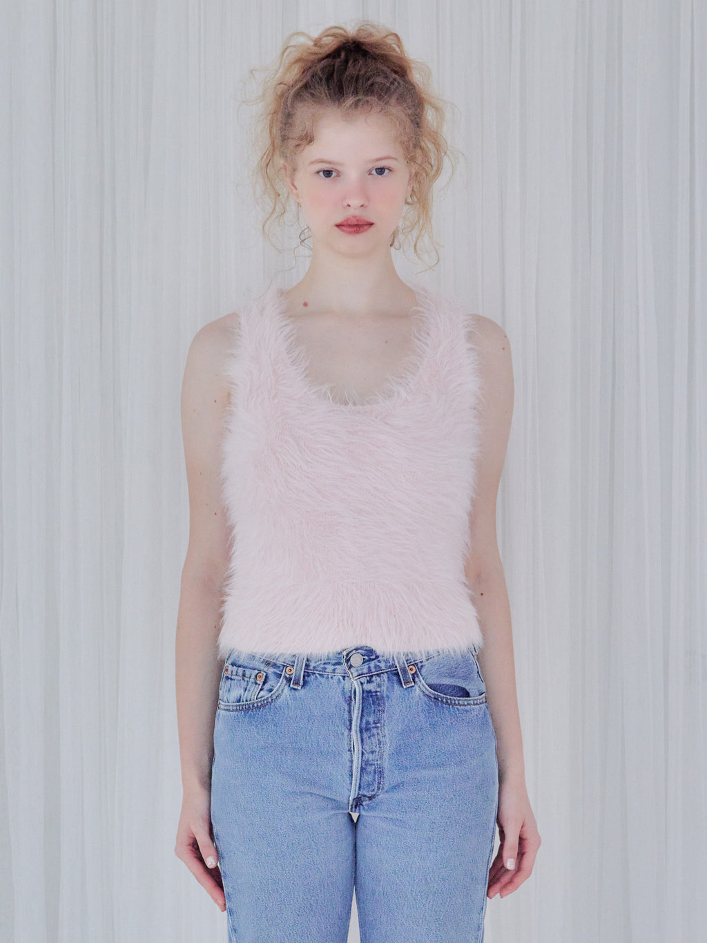 Back open shaggy knit tank top ピンク size:M model:173cm Olesia