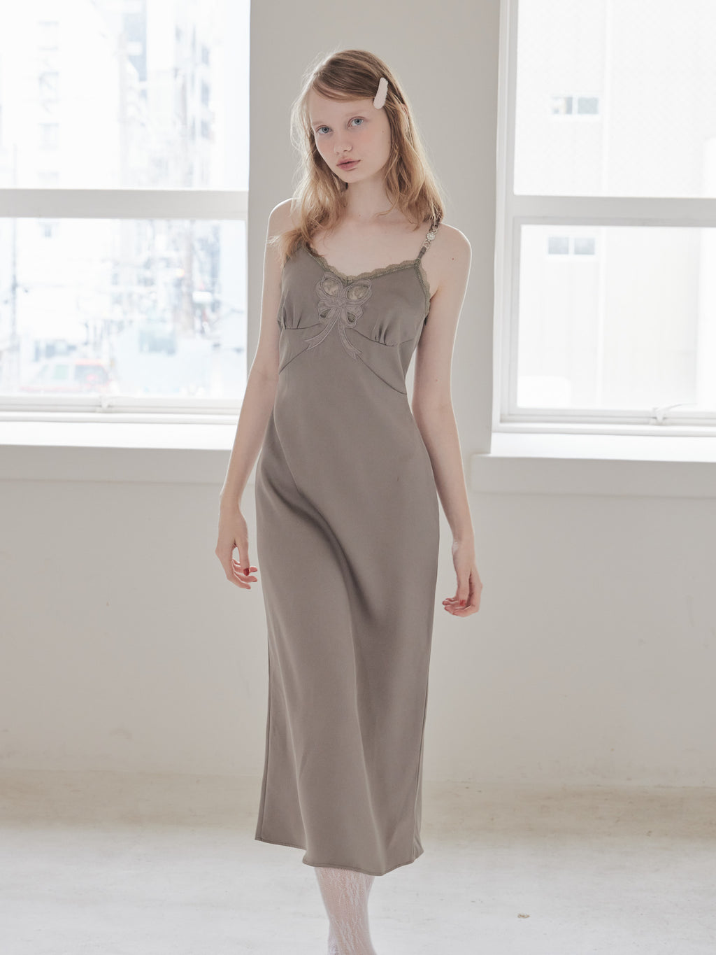 Ribbon embroidered satin cami dress モカ size:M model:173cm DASHA.G