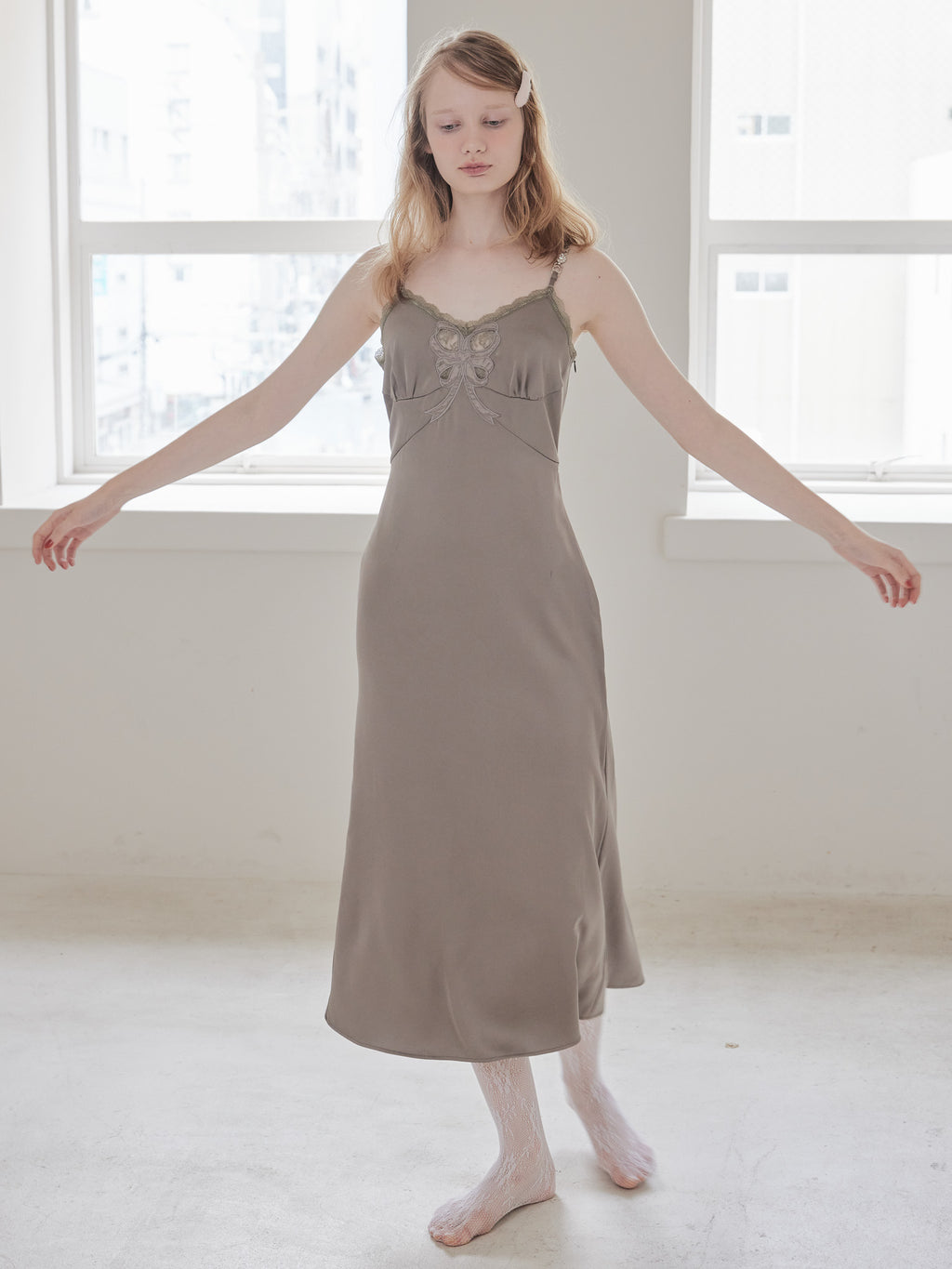 Ribbon embroidered satin cami dress モカ size:M model:173cm DASHA.G