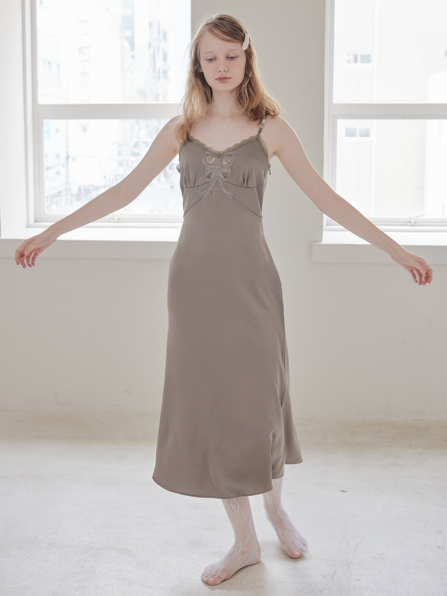 Ribbon embroidered satin cami dress モカ size:M model:173cm DASHA.G
