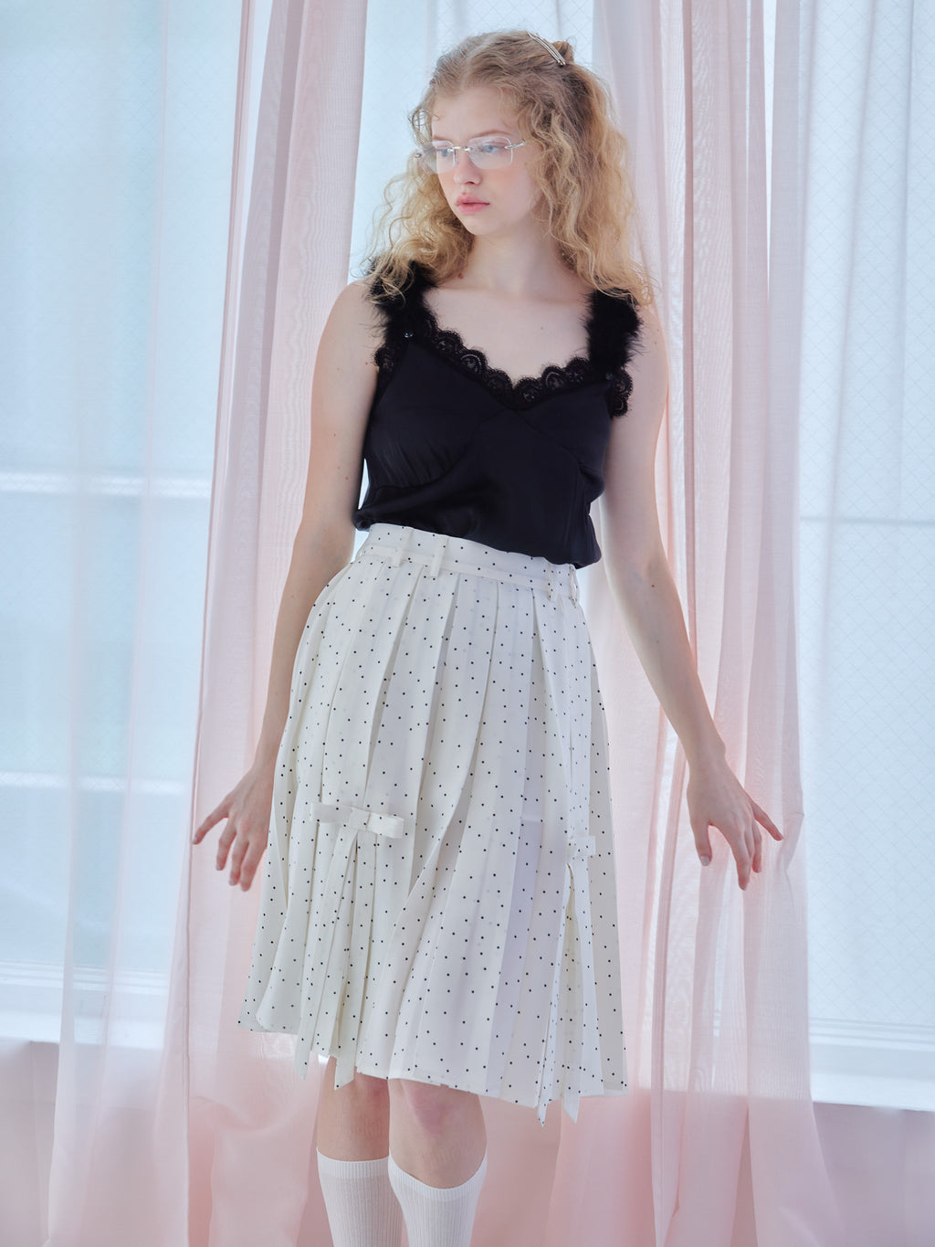 Fur shoulder satin camisole ブラック size:M model:173cm Olesia
