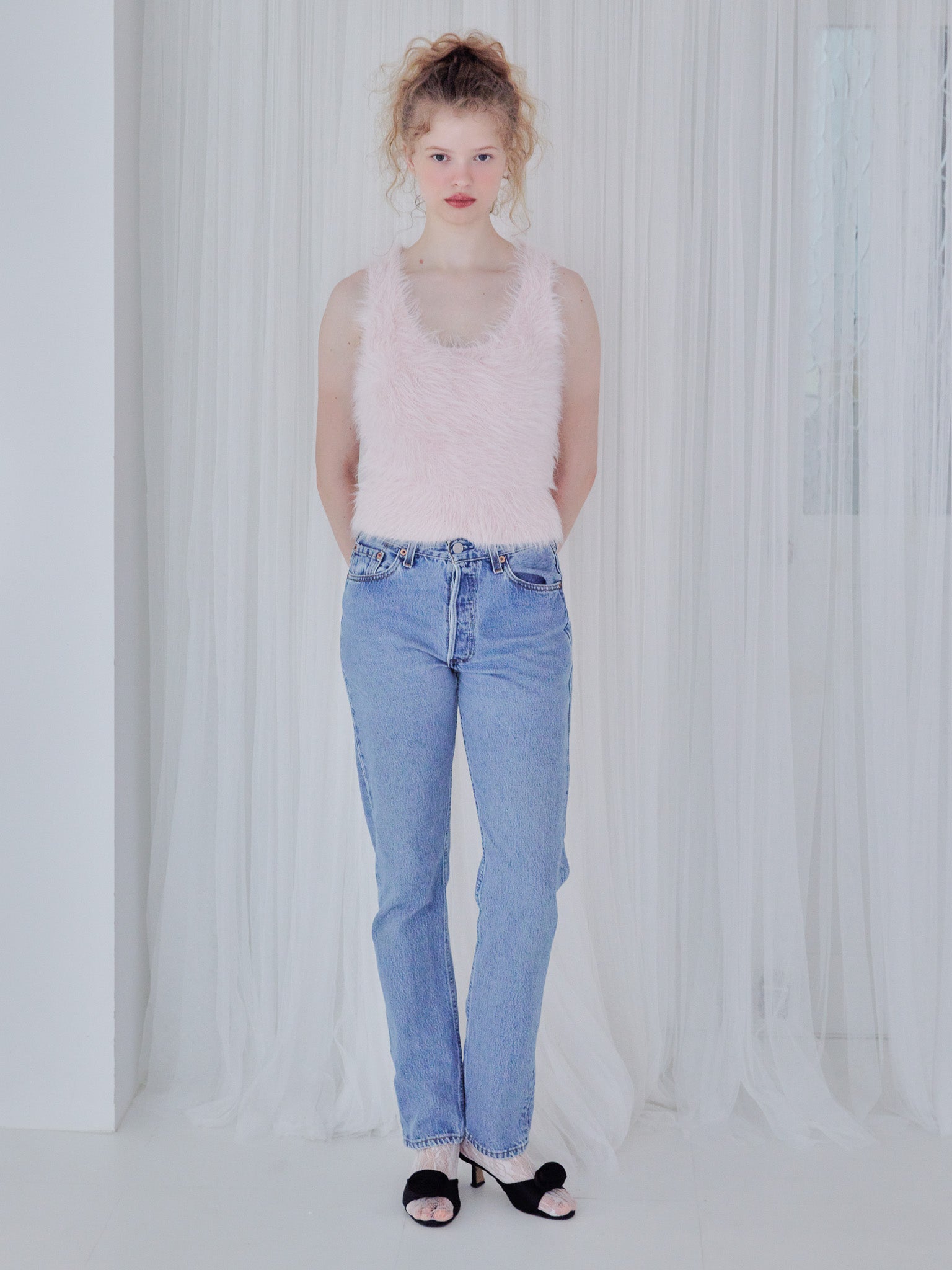 Back open shaggy knit tank top ピンク size:M model:173cm Olesia