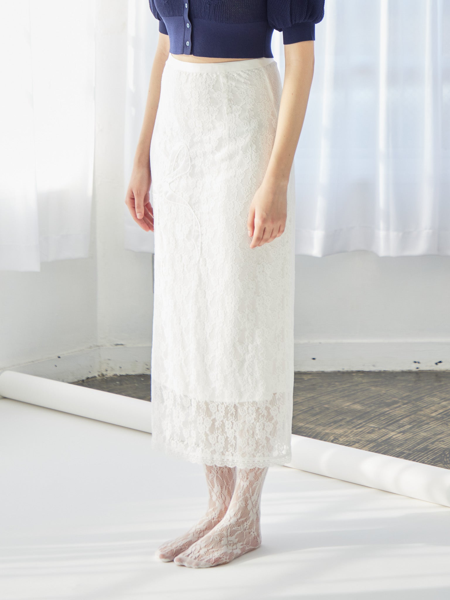 Ribbon embroidered lace tight skirt ホワイト