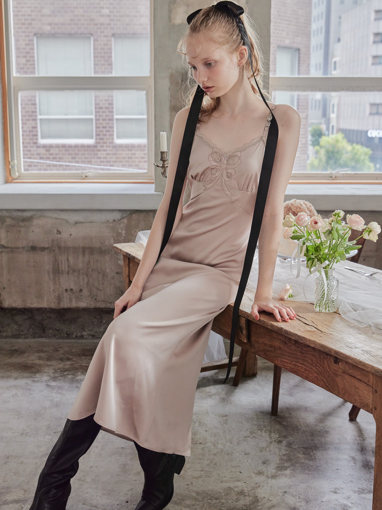 Ribbon embroidered satin cami dress ピンクベージュ size:M model:173cm DASHA.G