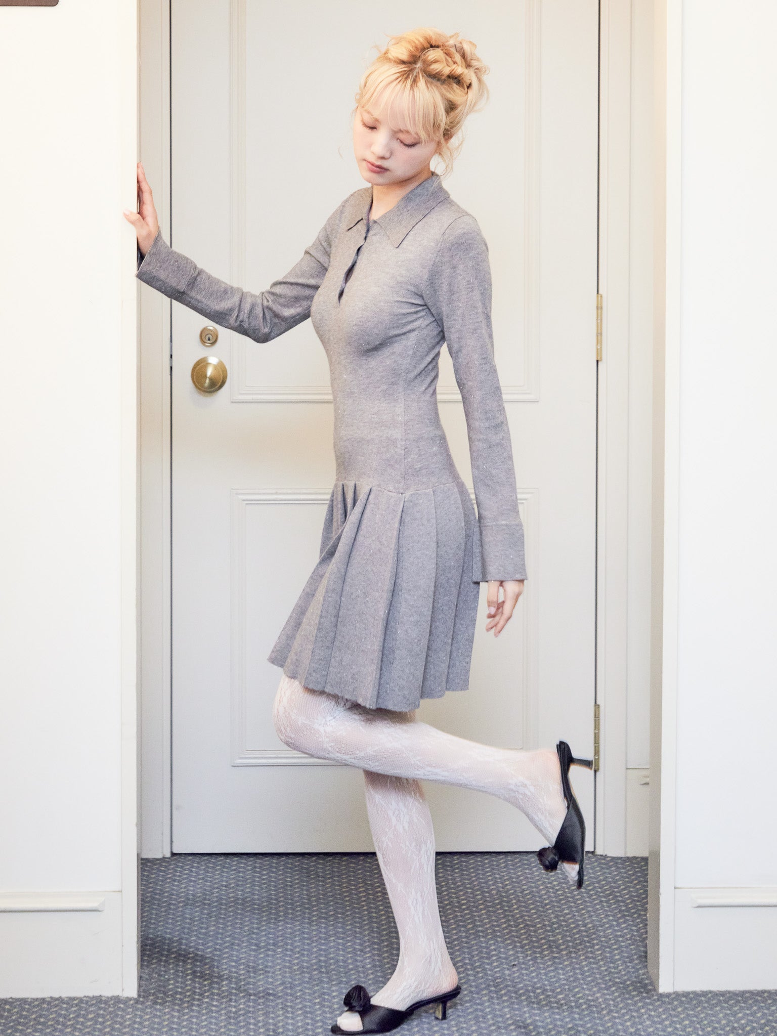 Low waist pleated glitter knit dress グレー size:M model:163cm MINAMI