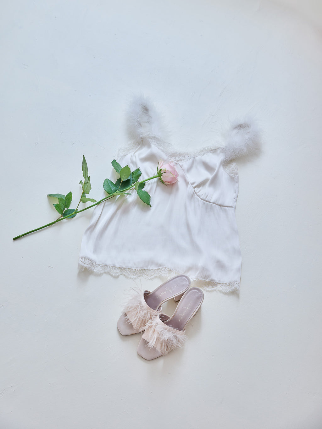 Fur shoulder satin camisole ホワイト size:M model:173cm Olesia