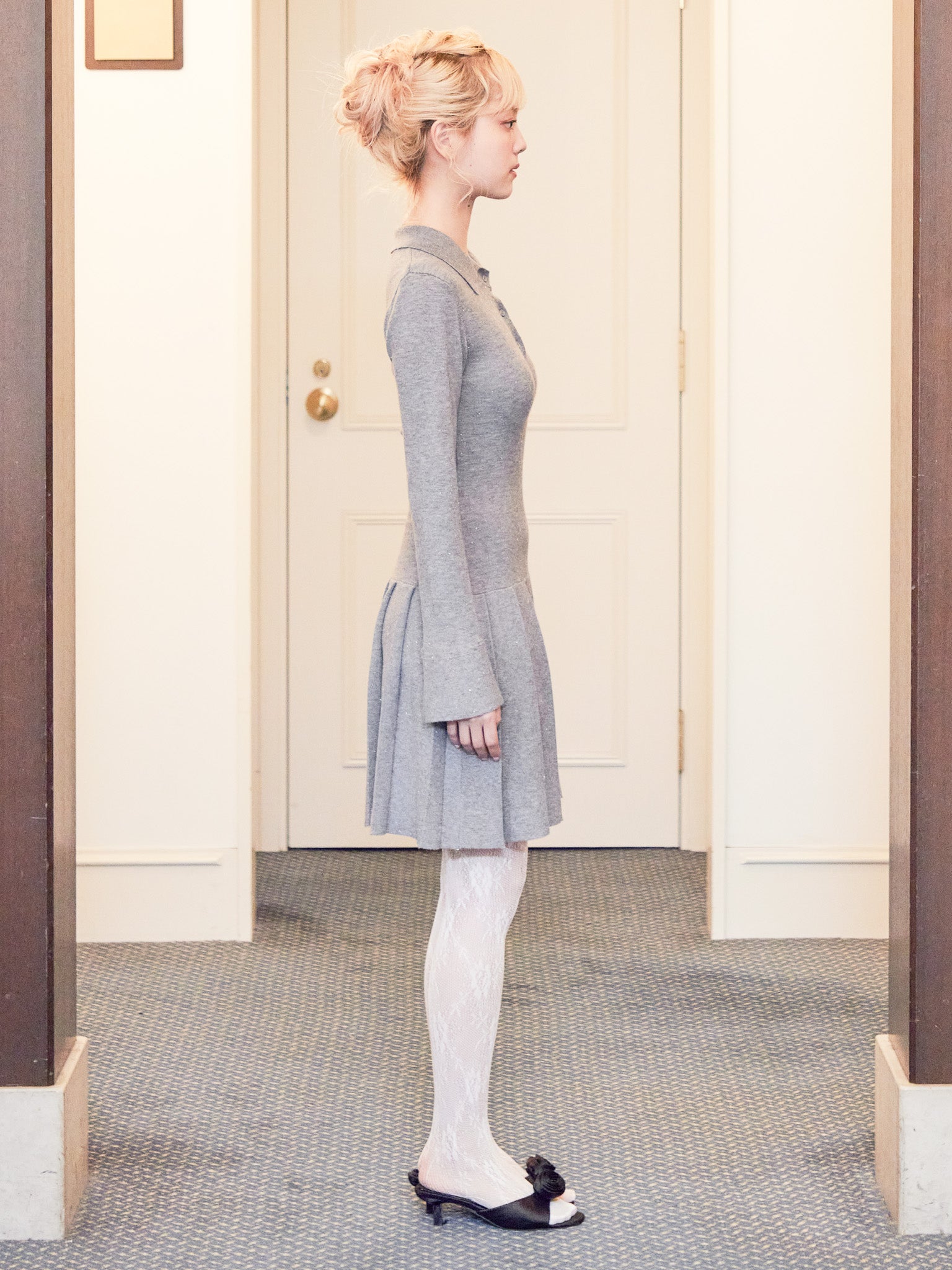 Low waist pleated glitter knit dress グレー size:M model:163cm MINAMI