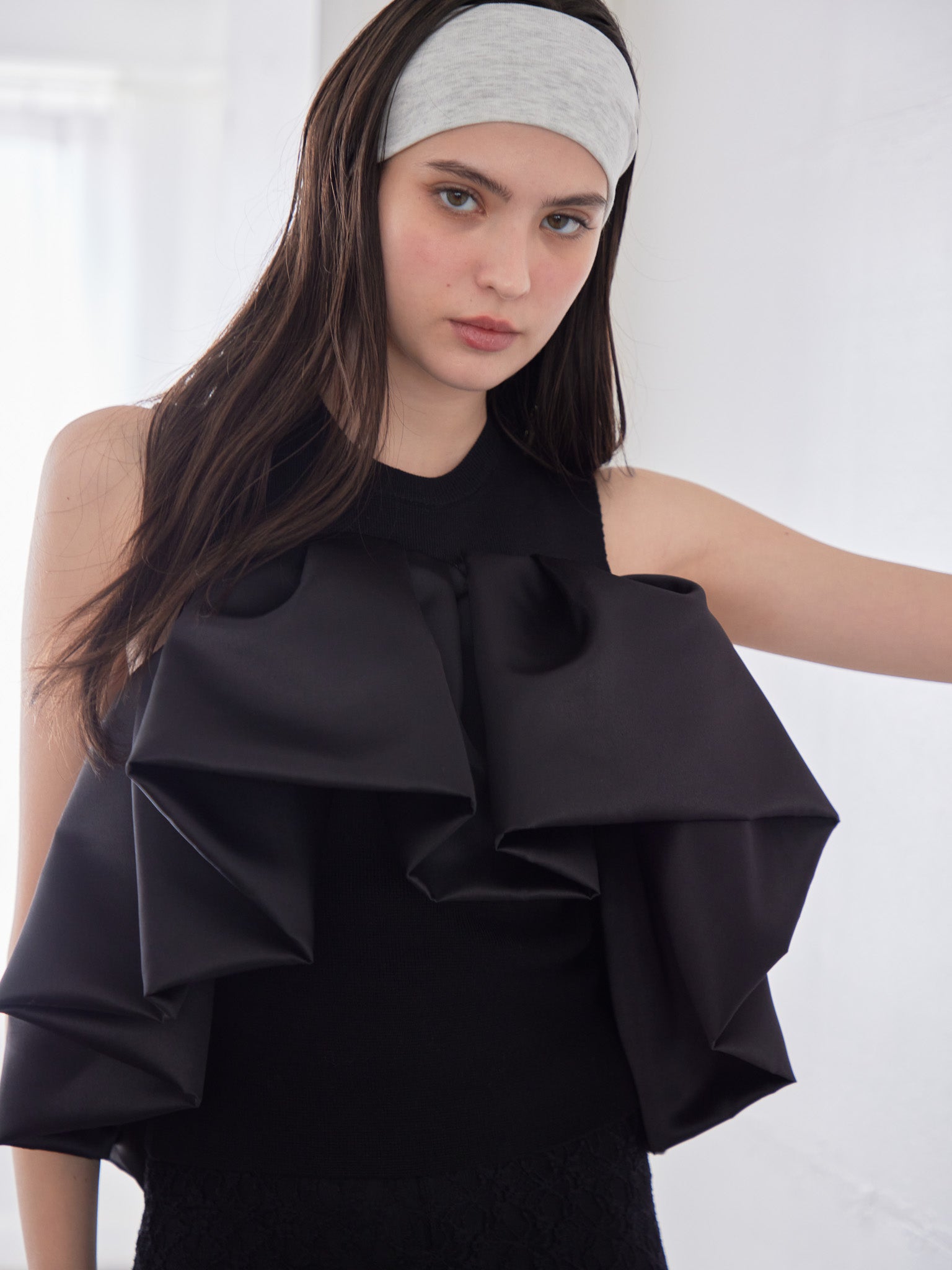 Voluminous frill knit top ブラック size:M model:172cm GINEVRA