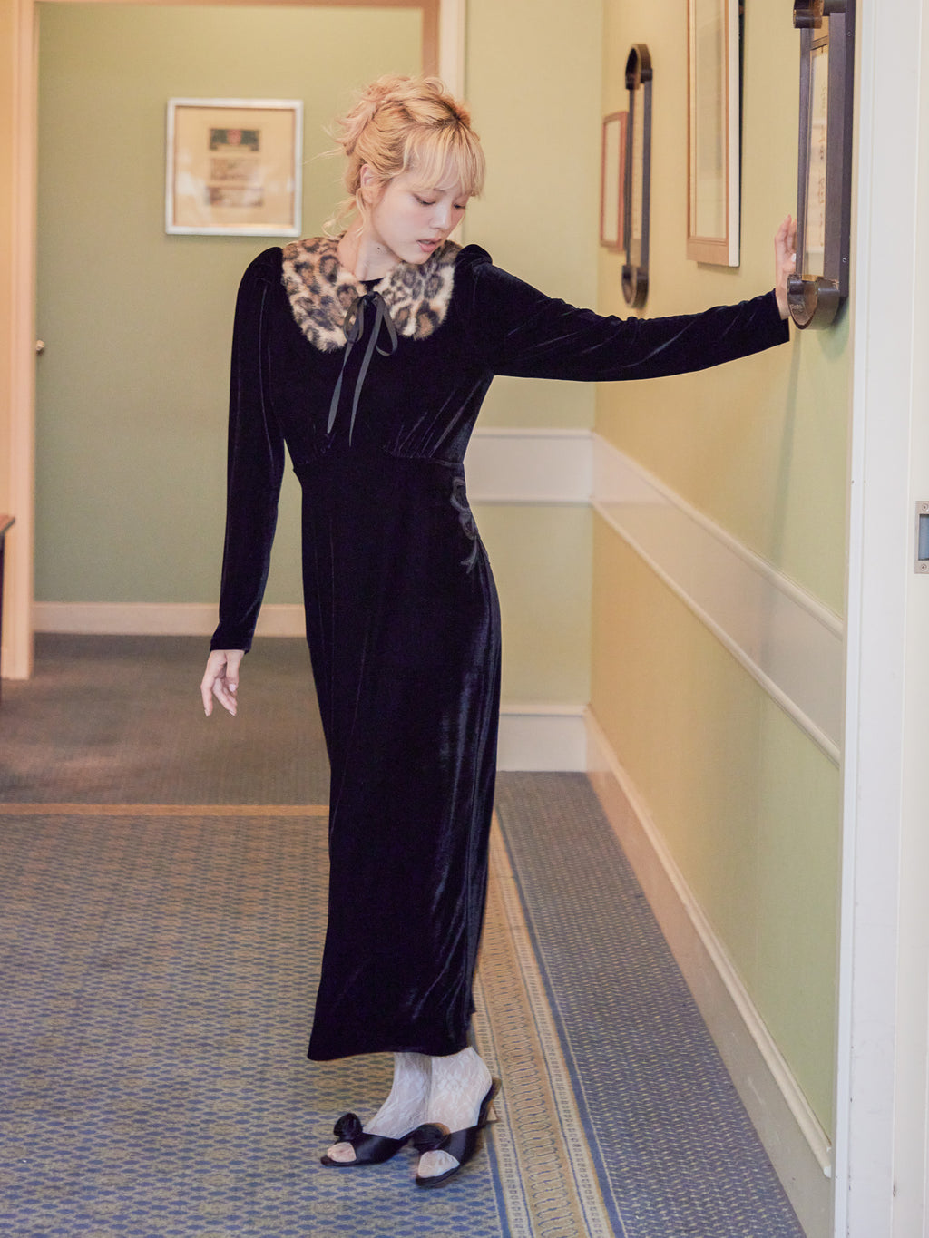 Ribbon embroidered velour dress & tippet ブラック size:M model:163cm MINAMI
