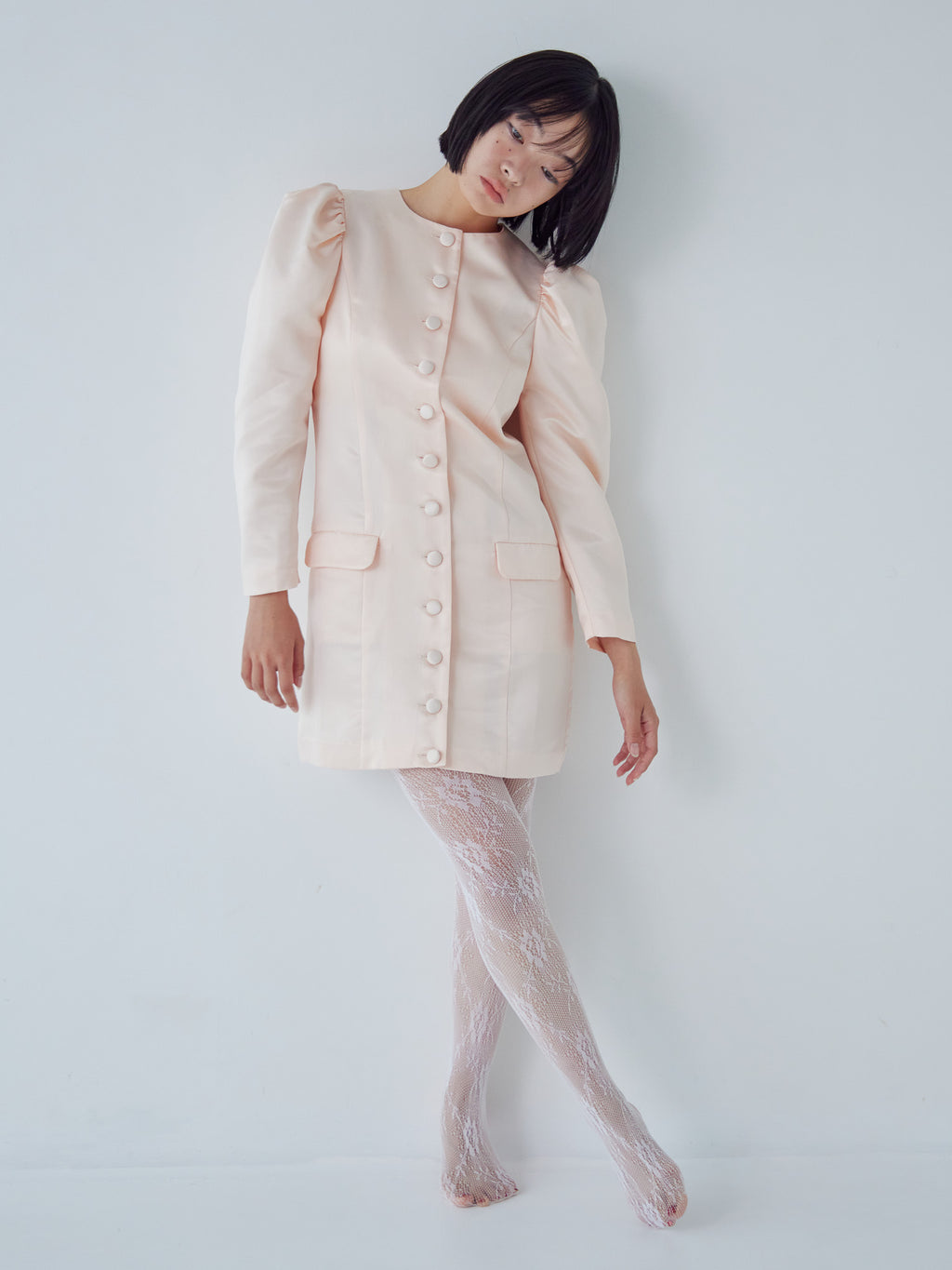 Volume sleeve mini dress ピンクベージュ size:M model:161cm 富樫かなえ