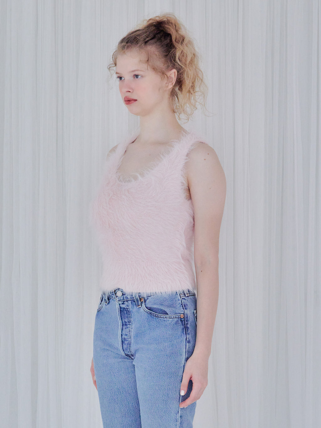 Back open shaggy knit tank top ピンク size:M model:173cm Olesia