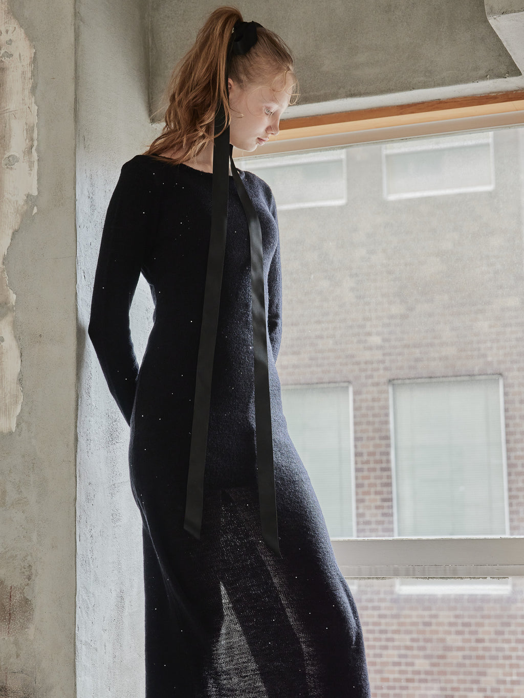 Back open shiny knit dress ブラック size:M model:173cm DASHA.G