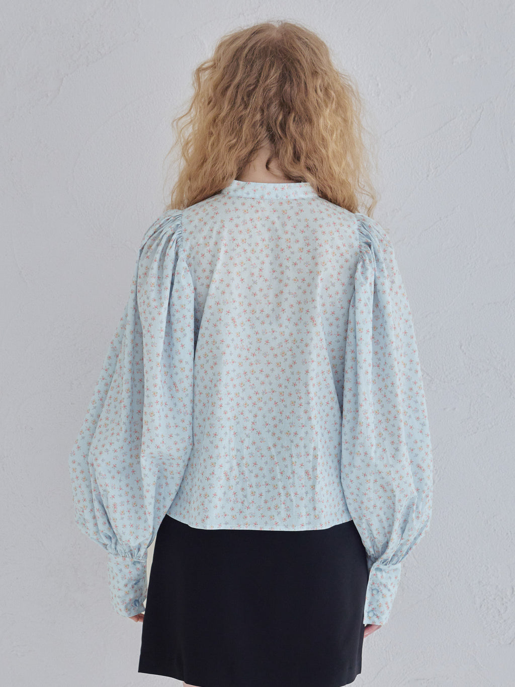 Many ribbon volume sleeve blouse ブルー size:M model:173cm Olesia