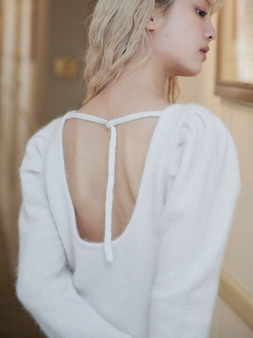 Back open shaggy knit mini dress ホワイト size:M model:163cm MINAMI
