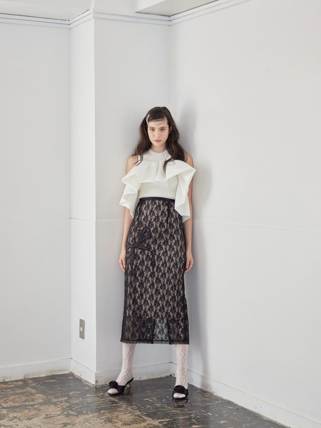 Ribbon embroidered lace tight skirt ブラック