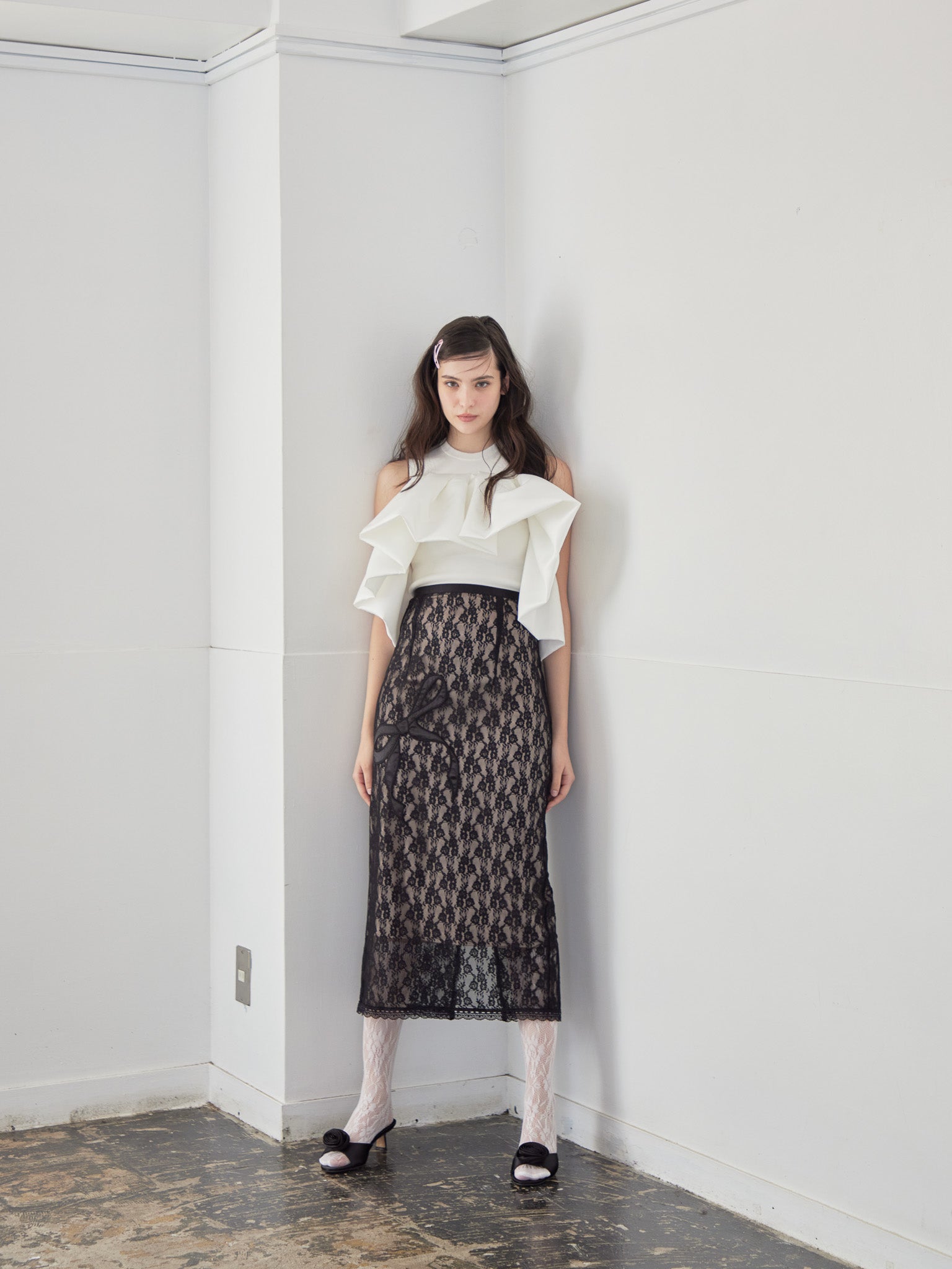 Ribbon embroidered lace tight skirt ブラック