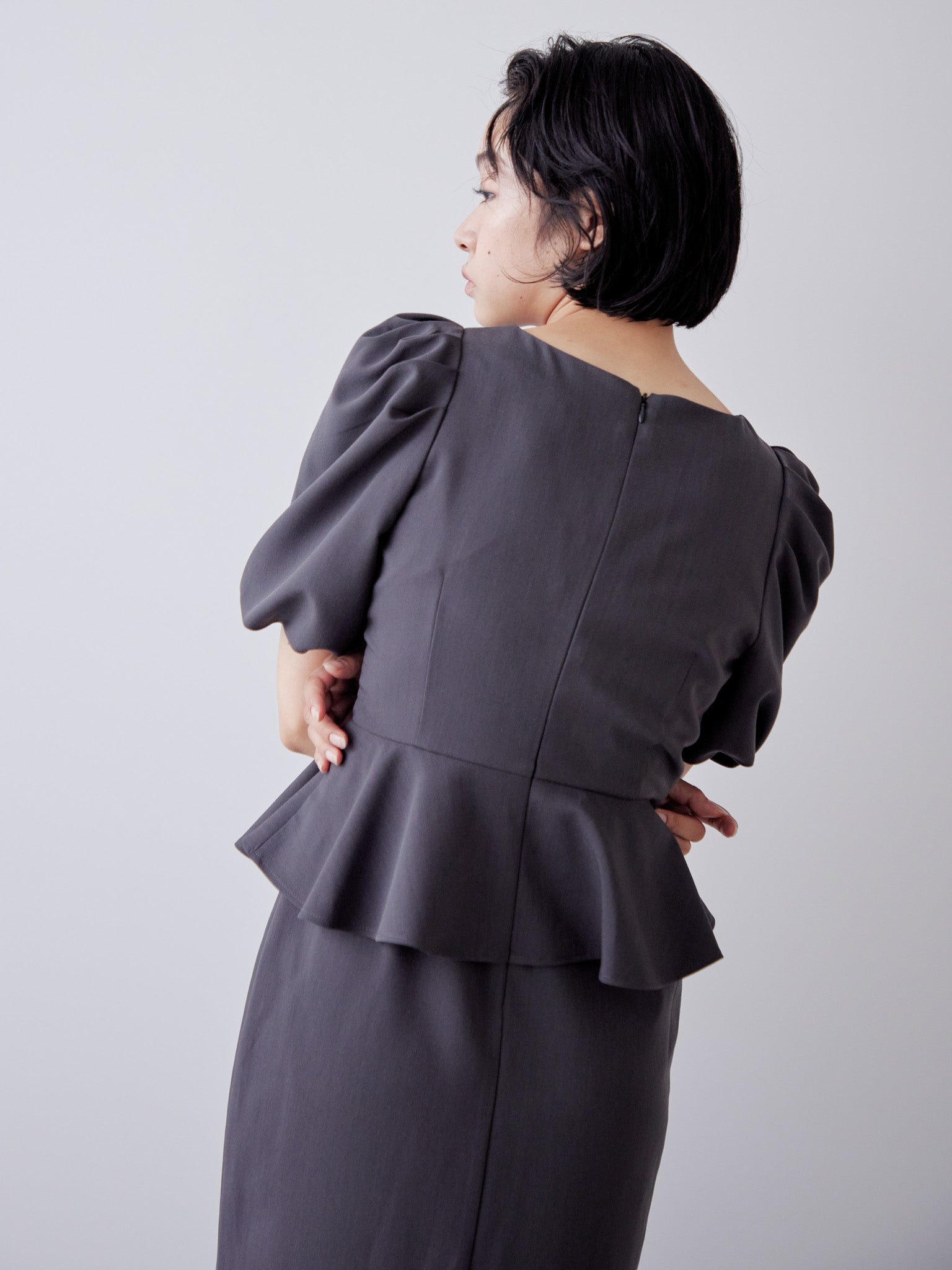Sheer embroidered puff sleeve dress グレー size:M model:161cm 富樫かなえ