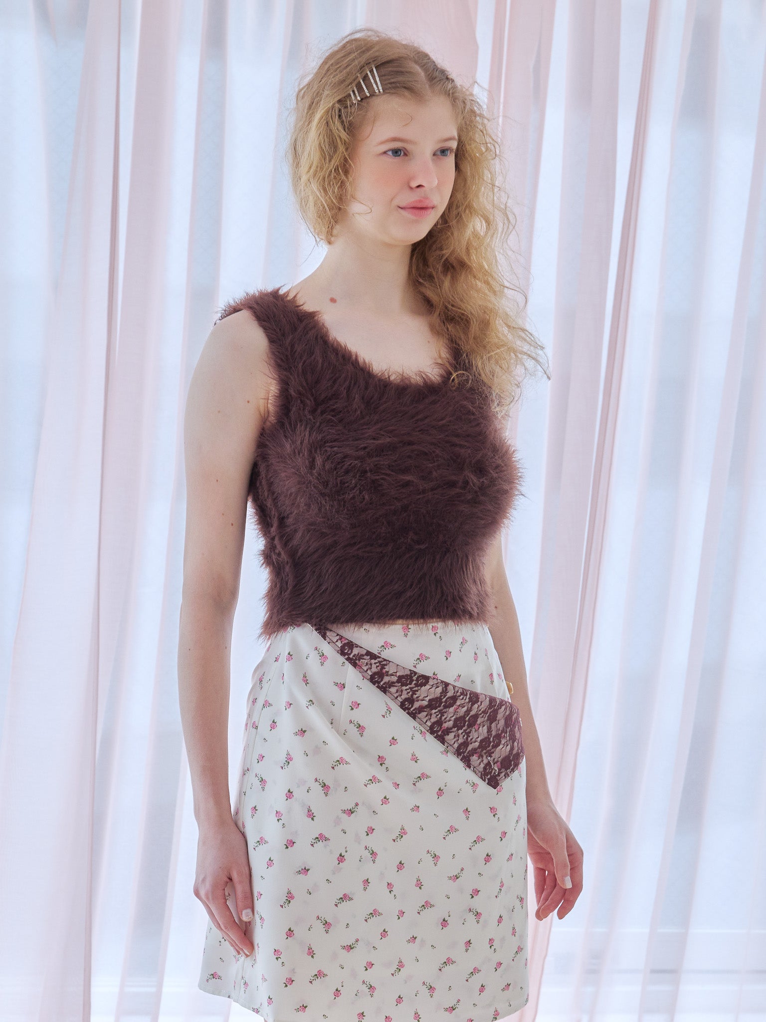 Back open shaggy knit tank top ブラウン size:M model:173cm Olesia