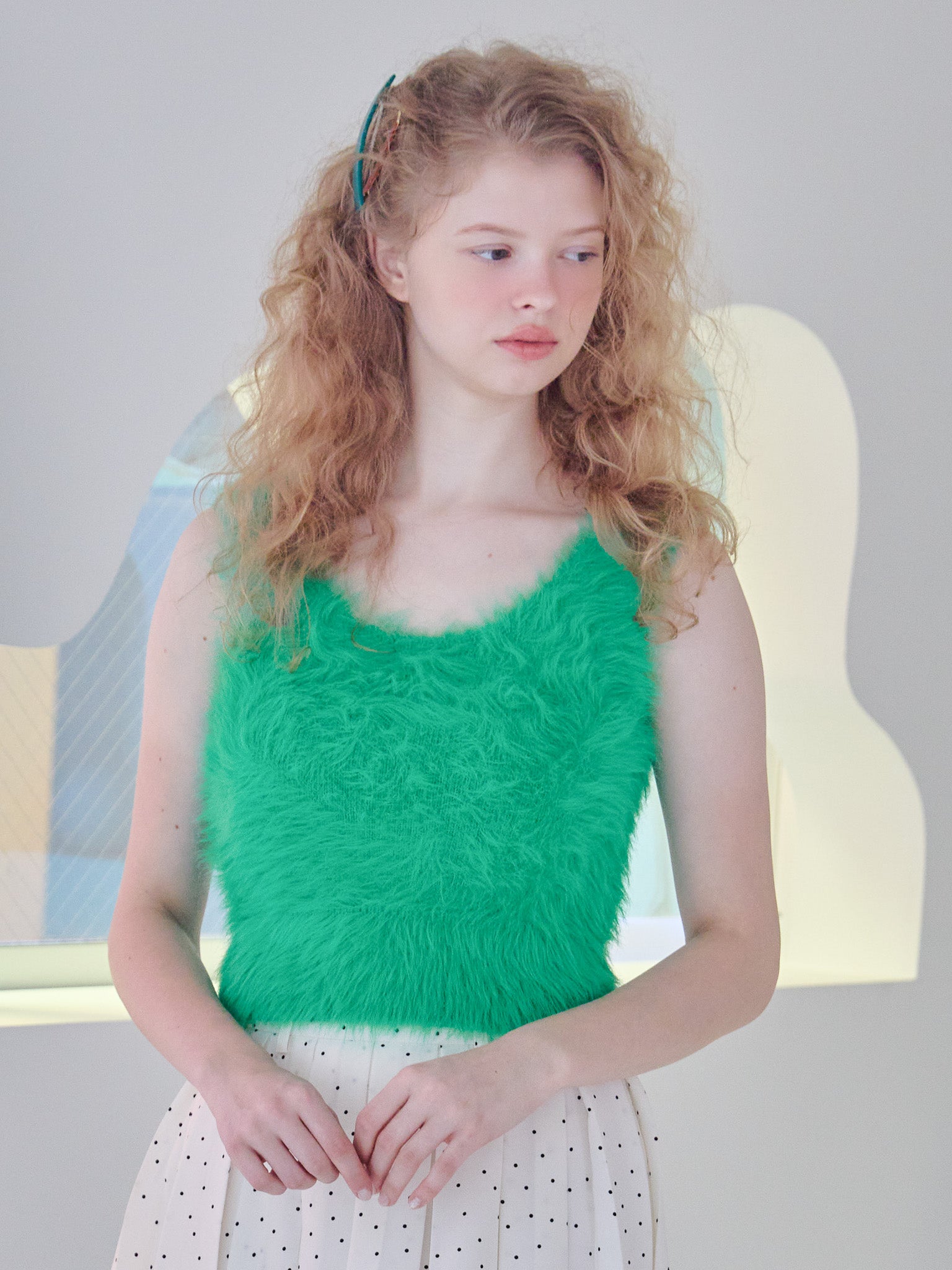 Back open shaggy knit tank top グリーン size:M model:173cm Olesia