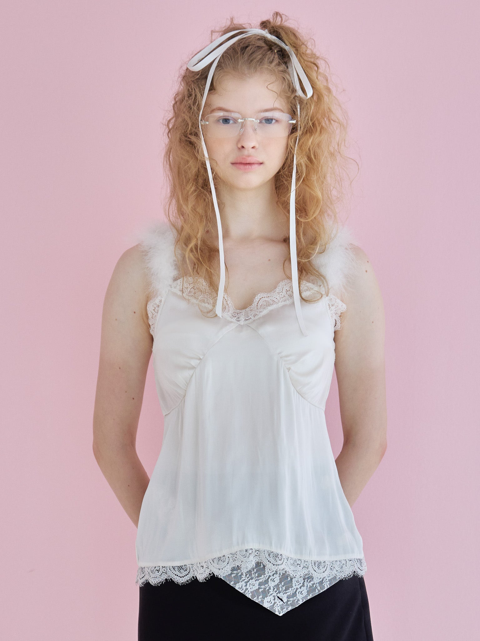 Fur shoulder satin camisole ホワイト size:M model:173cm Olesia