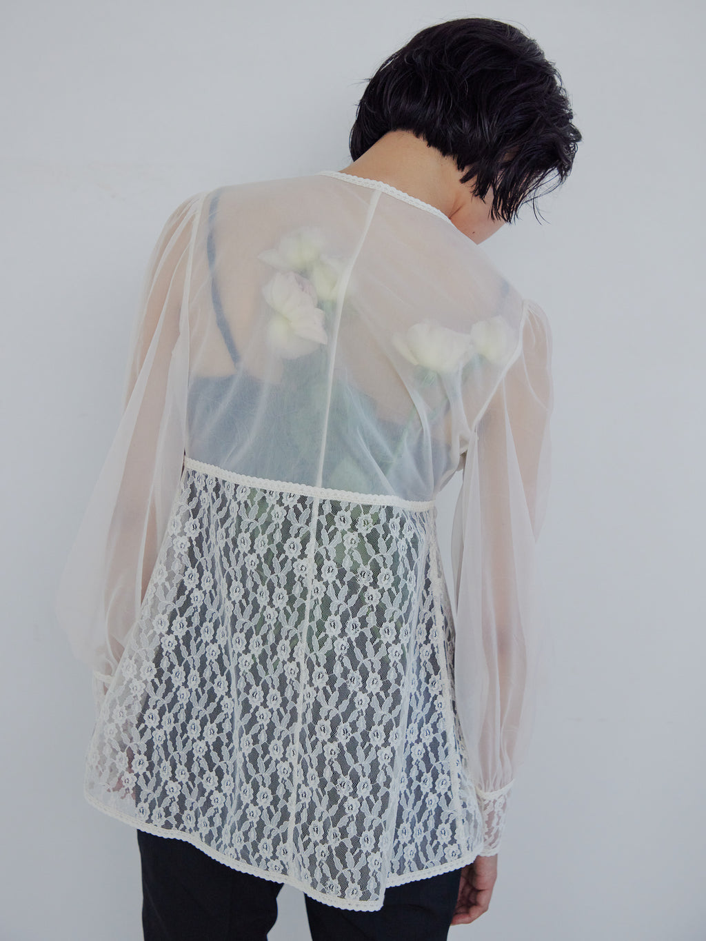 Rose sheer blouse アイボリー size:M model:161cm 富樫かなえ