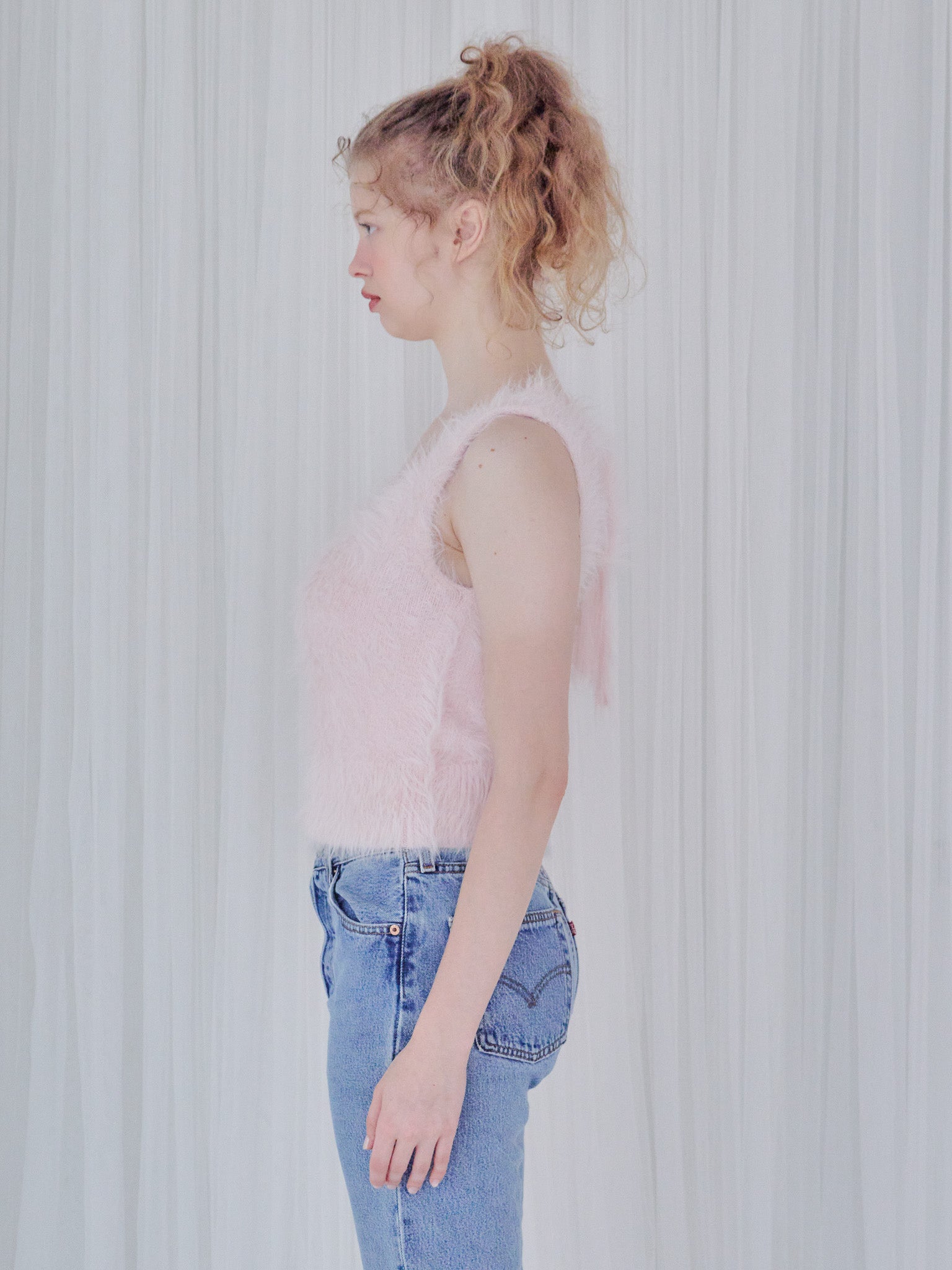 Back open shaggy knit tank top ピンク size:M model:173cm Olesia