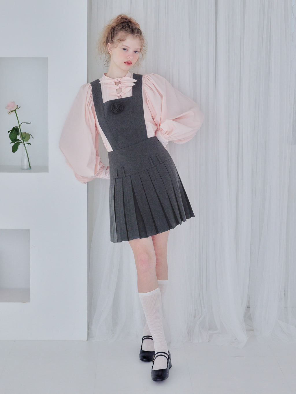 Rose pleated apron dress グレー size:M model:173cm Olesia