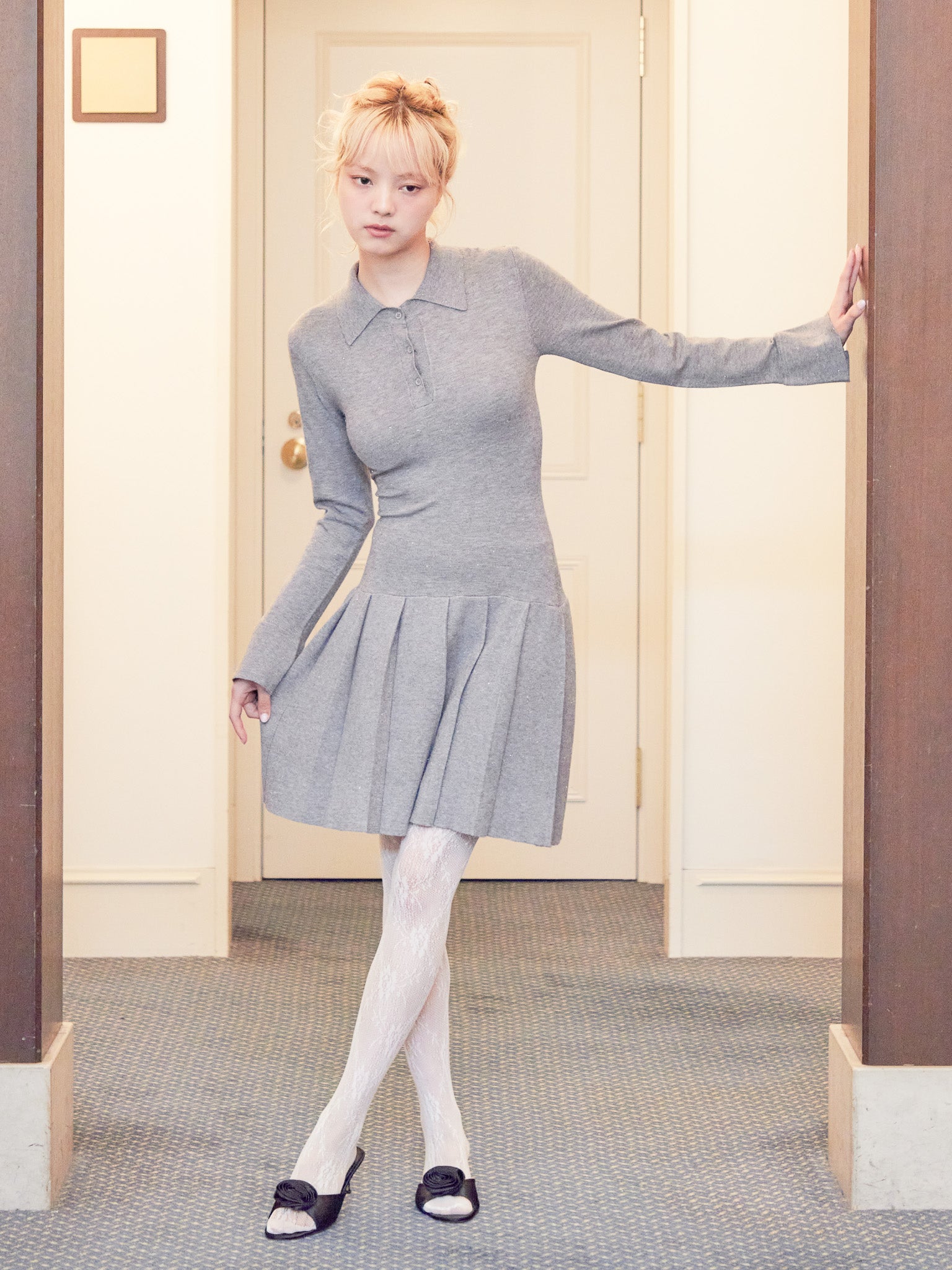 Low waist pleated glitter knit dress グレー size:M model:163cm MINAMI