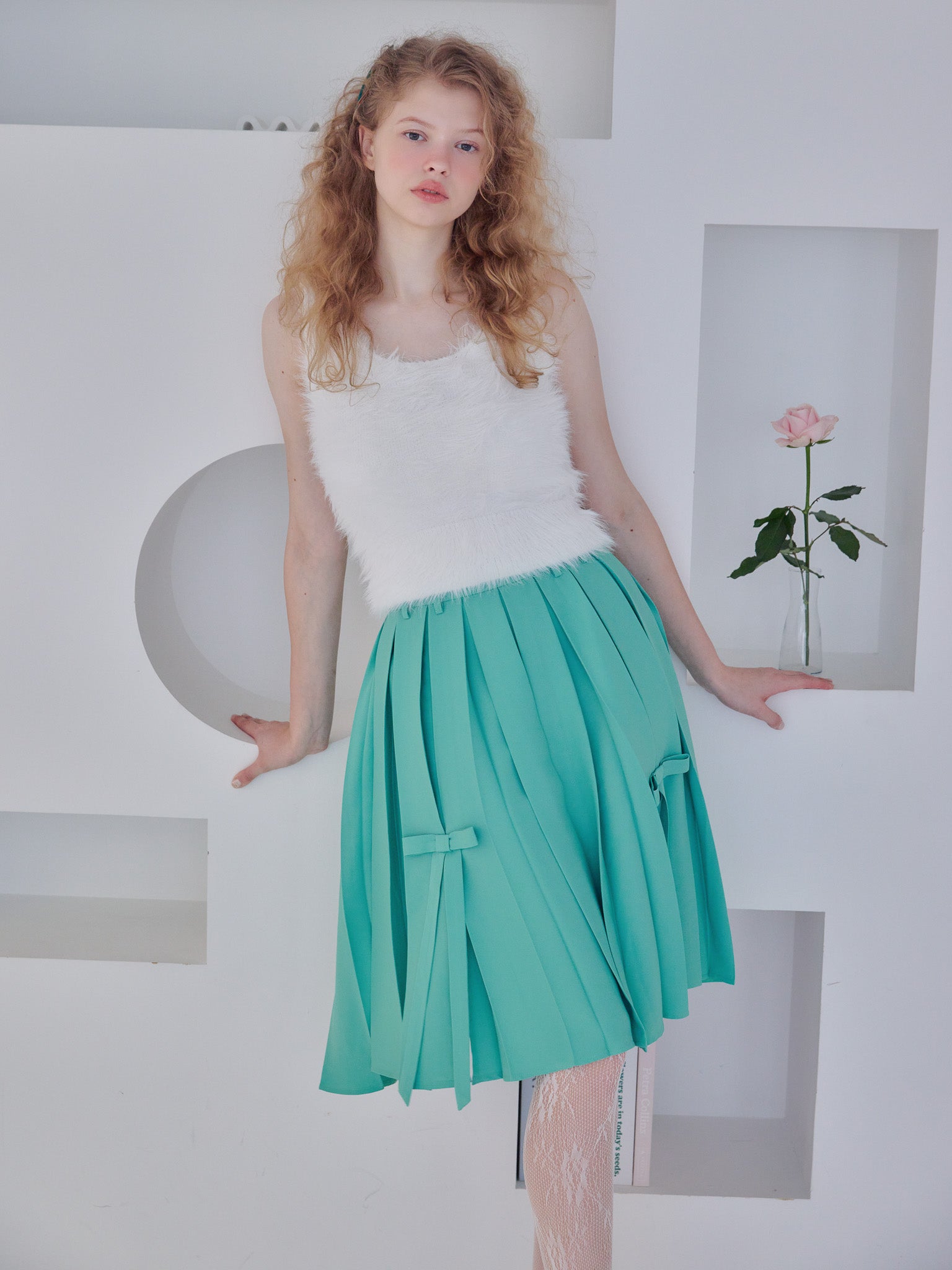 Back open shaggy knit tank top ホワイト size:M model:173cm Olesia