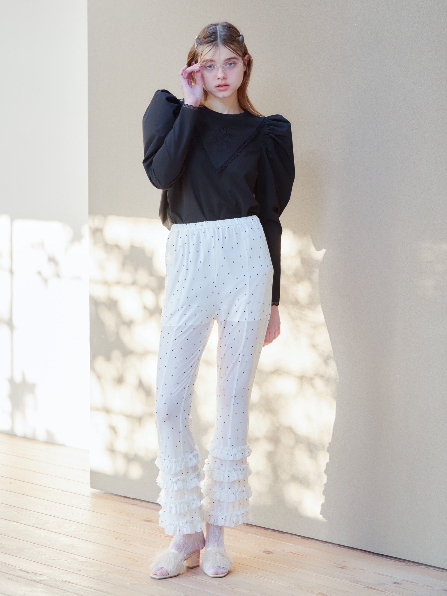 Tulip embroidered volume sleeve blouse ブラック size:M model:174cm KATERYNA