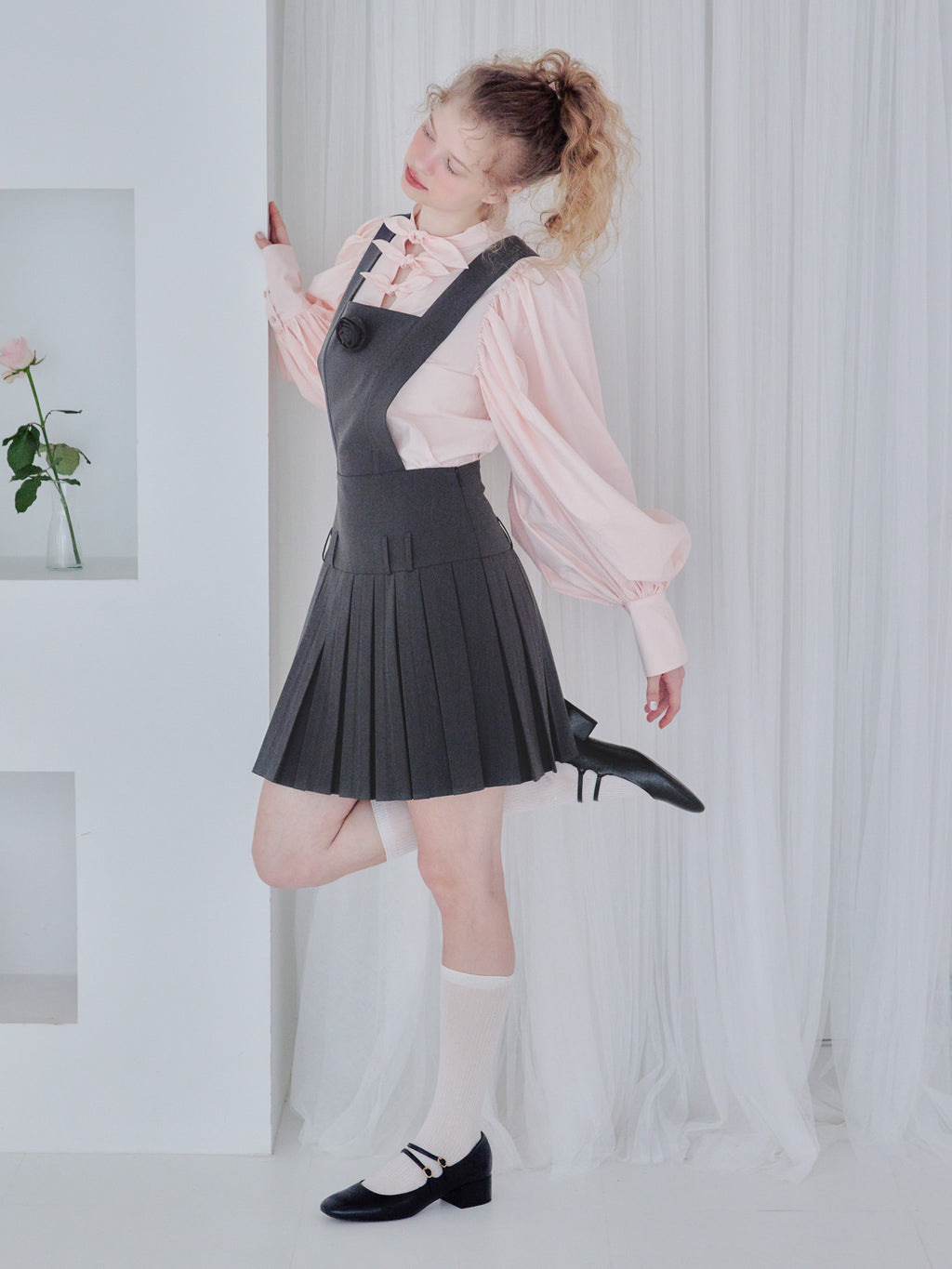Rose pleated apron dress グレー size:M model:173cm Olesia