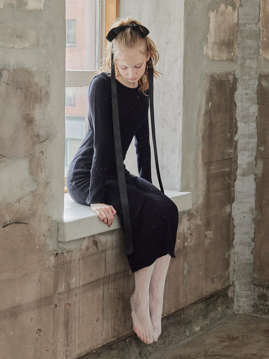 Back open shiny knit dress
