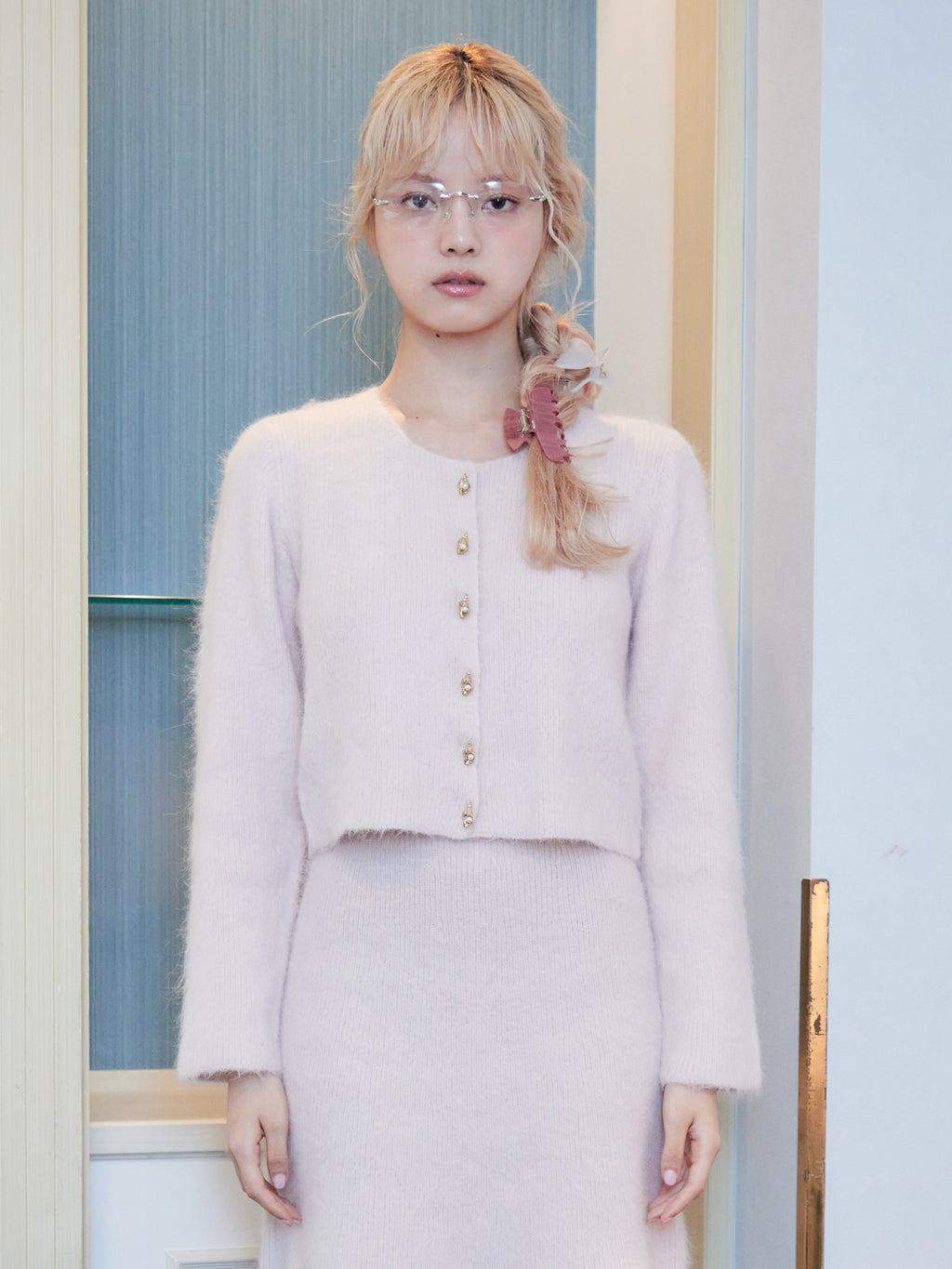 Shell button shaggy cardigan ピンクベージュ size:M model:163cm MINAMI
