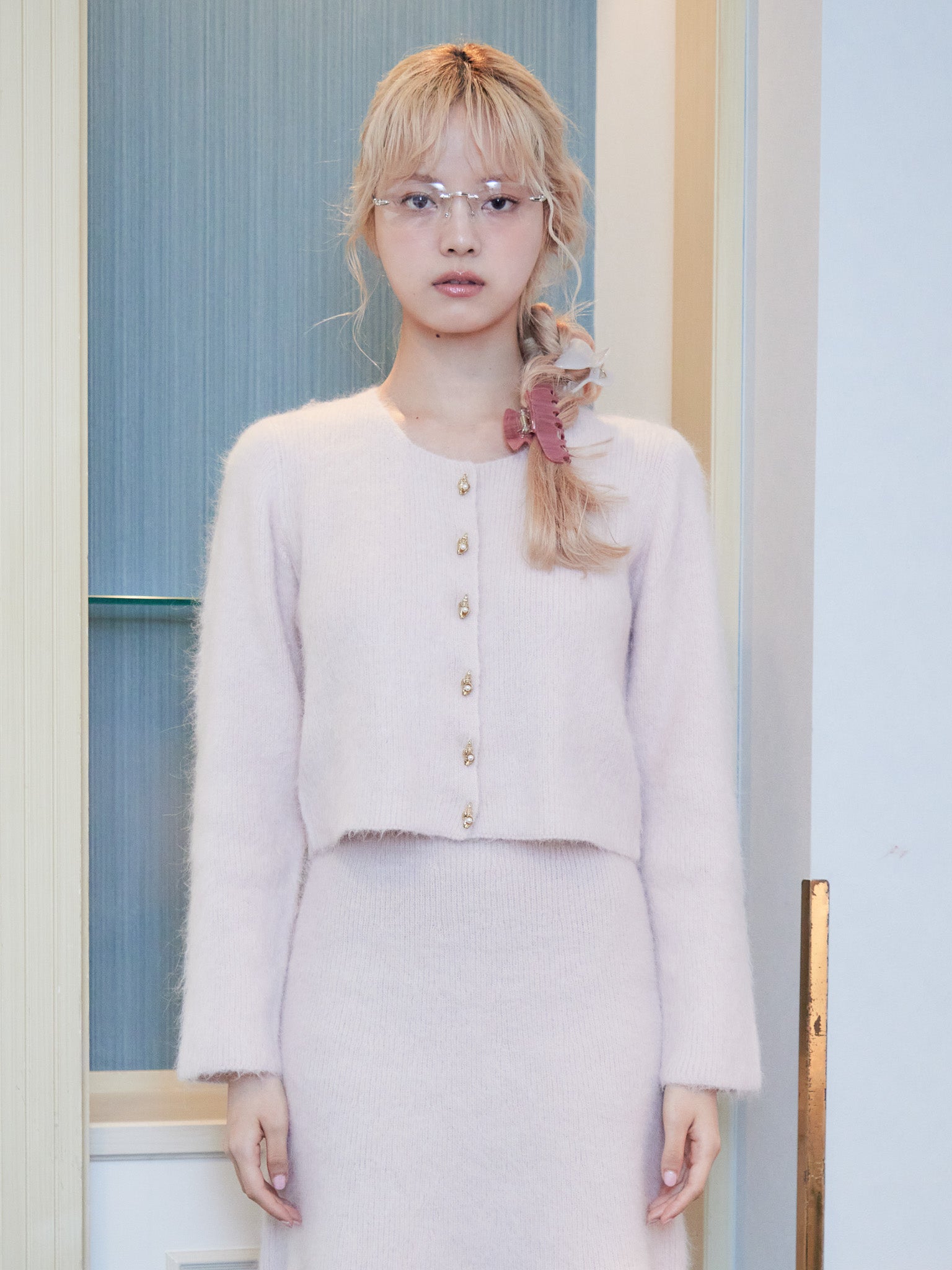 Shell button shaggy cardigan ピンクベージュ size:M model:163cm MINAMI