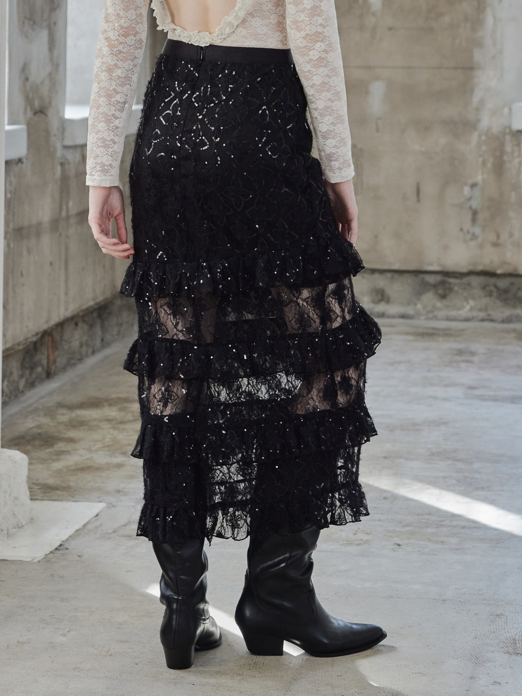 Shiny lace tiered skirt ブラック size:M model:173cm DASHA.G