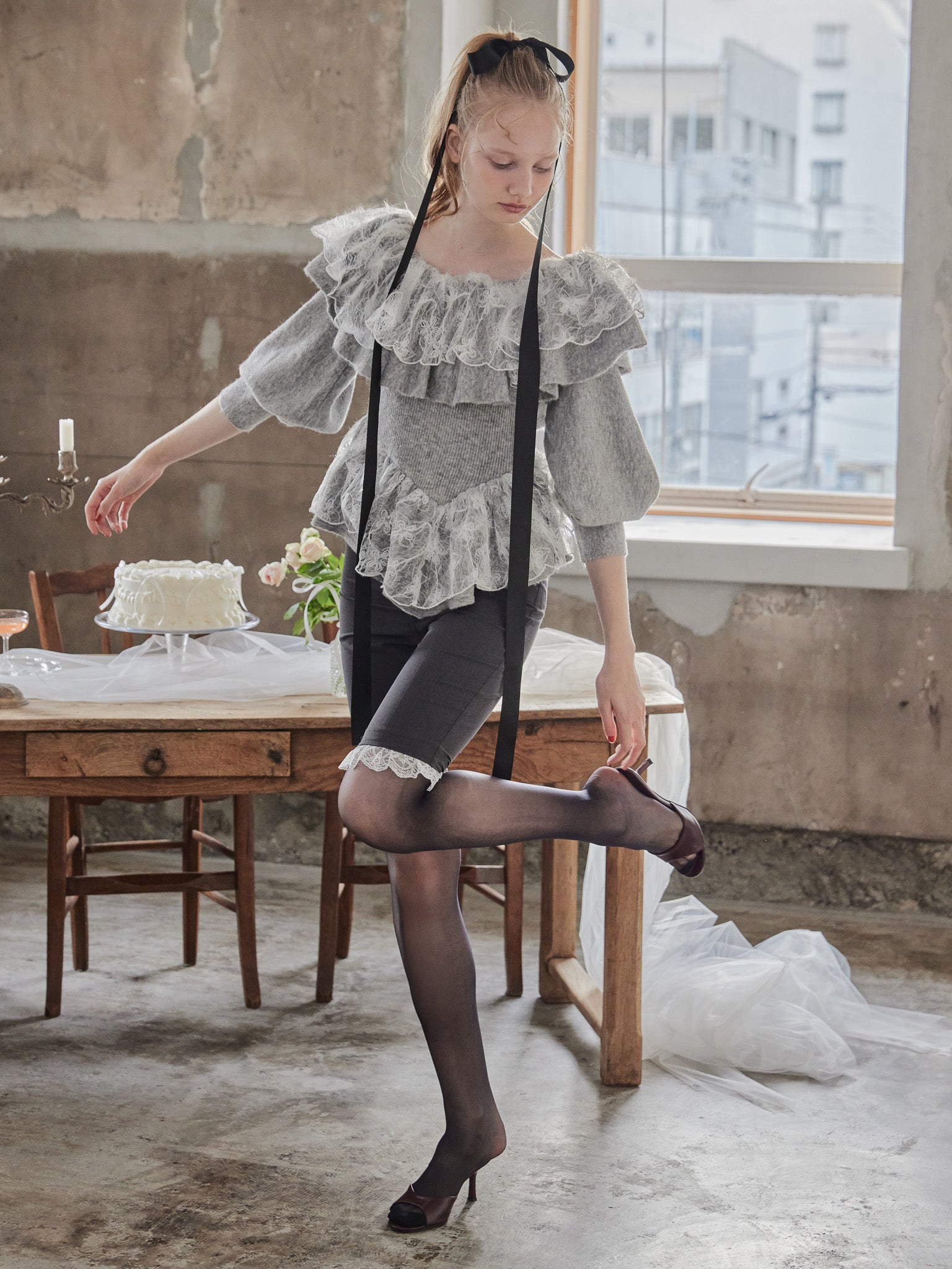 Hem lace sabrina pants グレー size:M model:173cm DASHA.G
